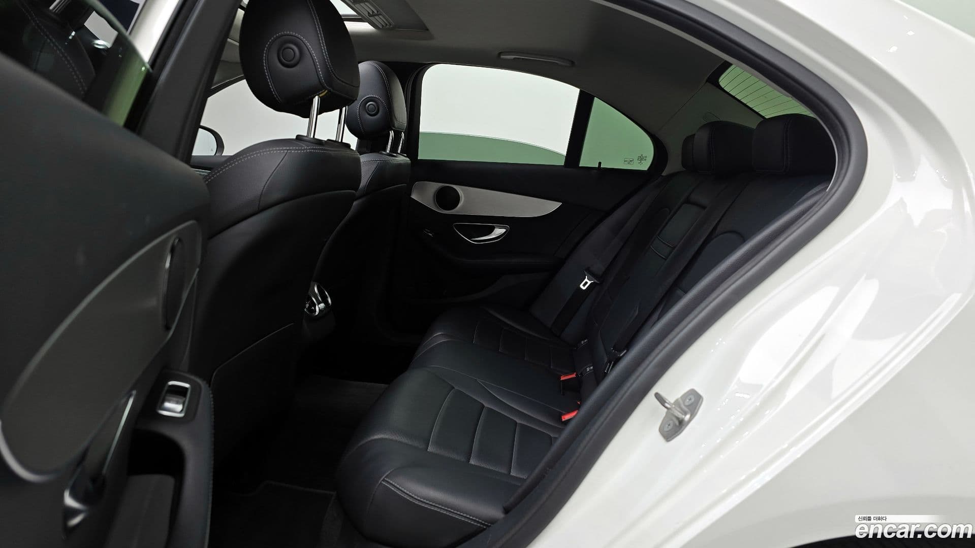 Main__Slider__Photo:C-Class Mercedes-Benz 2016.8-12