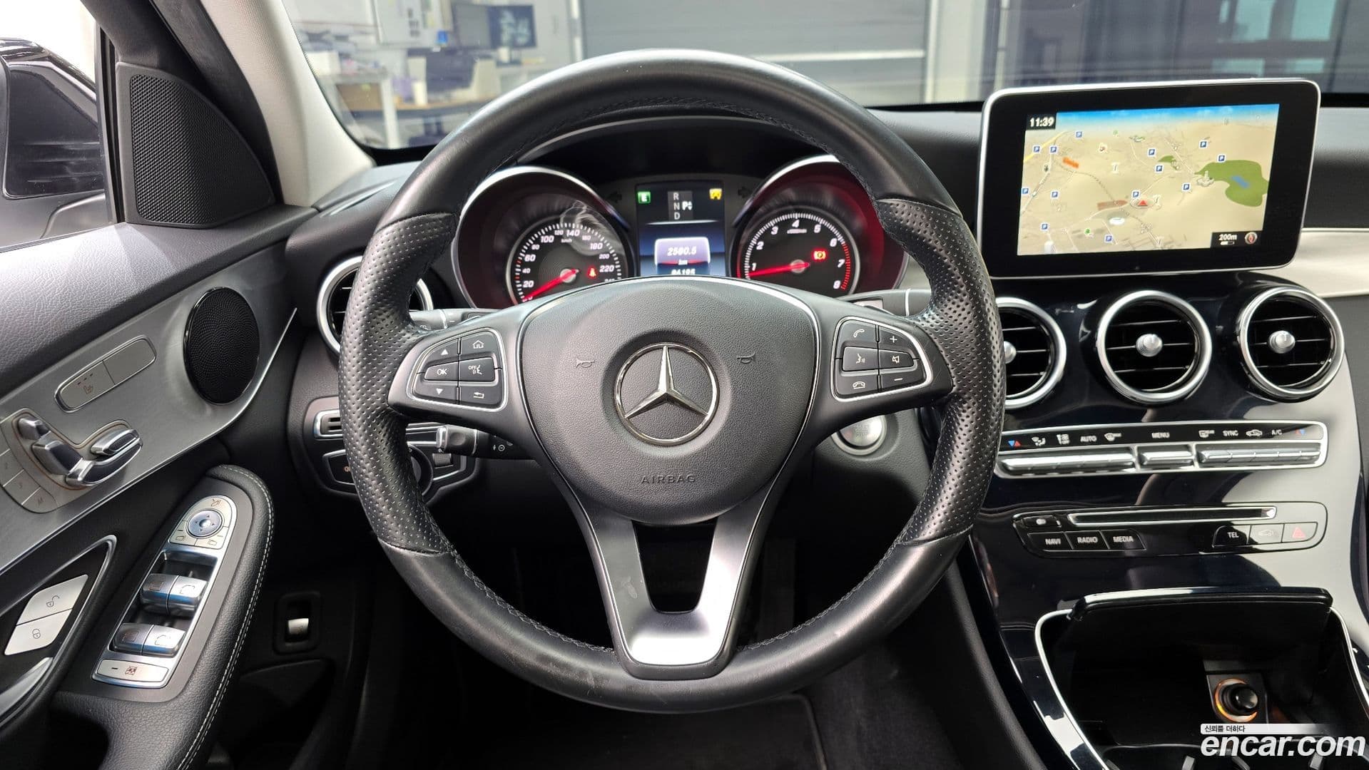 Main__Slider__Photo:C-Class Mercedes-Benz 2016.8-13