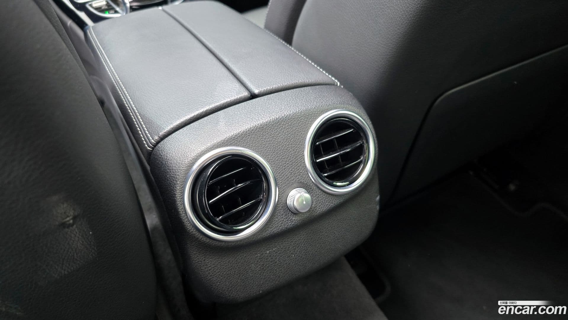 Main__Slider__Photo:C-Class Mercedes-Benz 2016.8-17