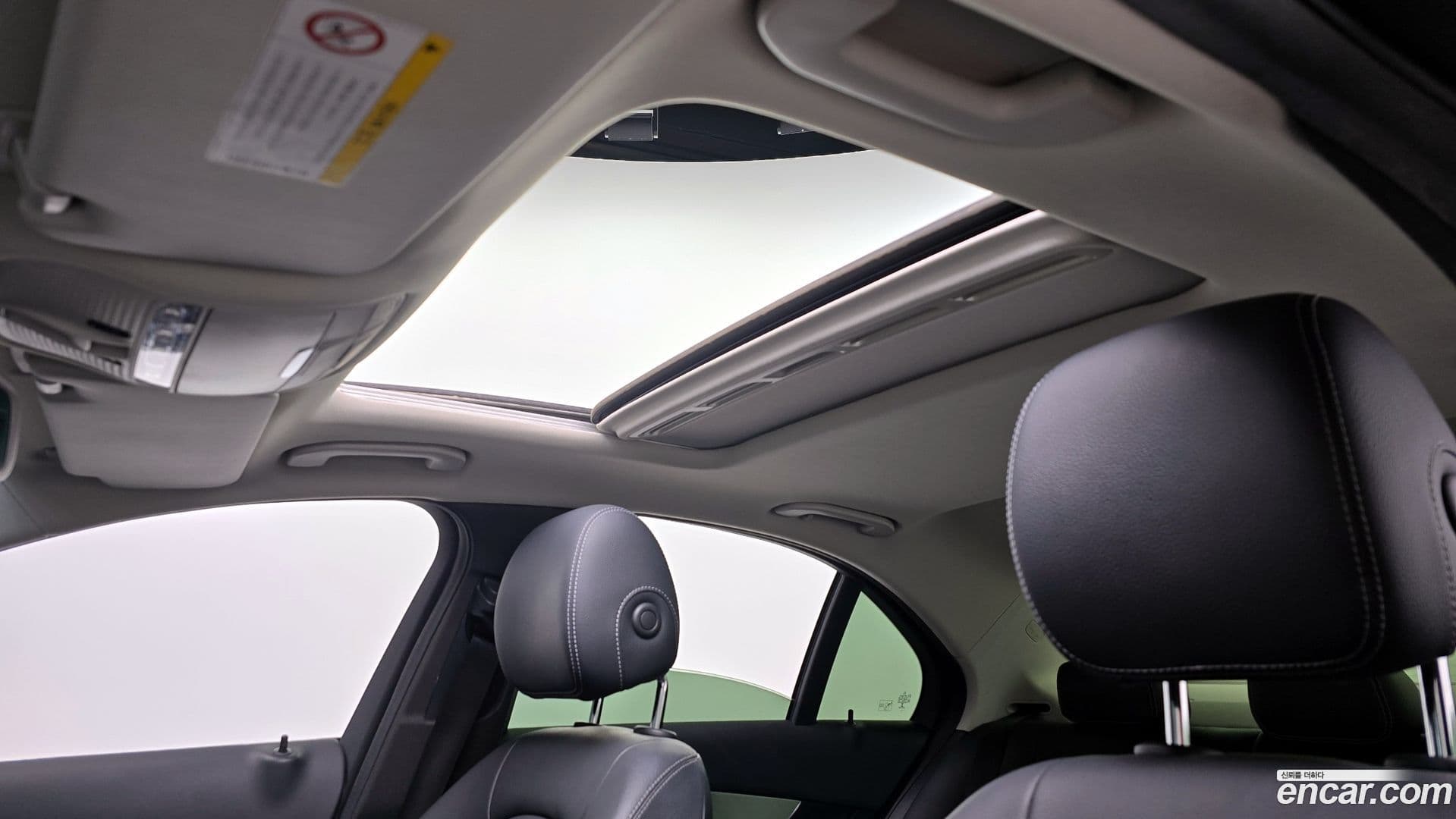 Main__Slider__Photo:C-Class Mercedes-Benz 2016.8-18