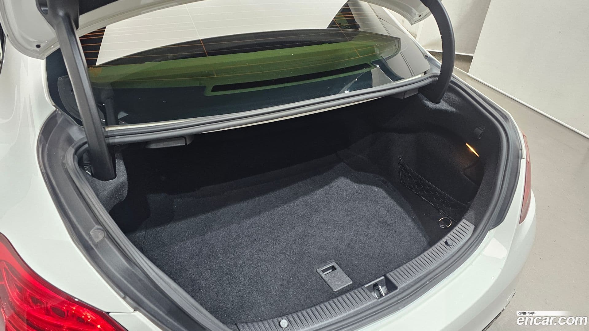 Main__Slider__Photo:C-Class Mercedes-Benz 2016.8-19