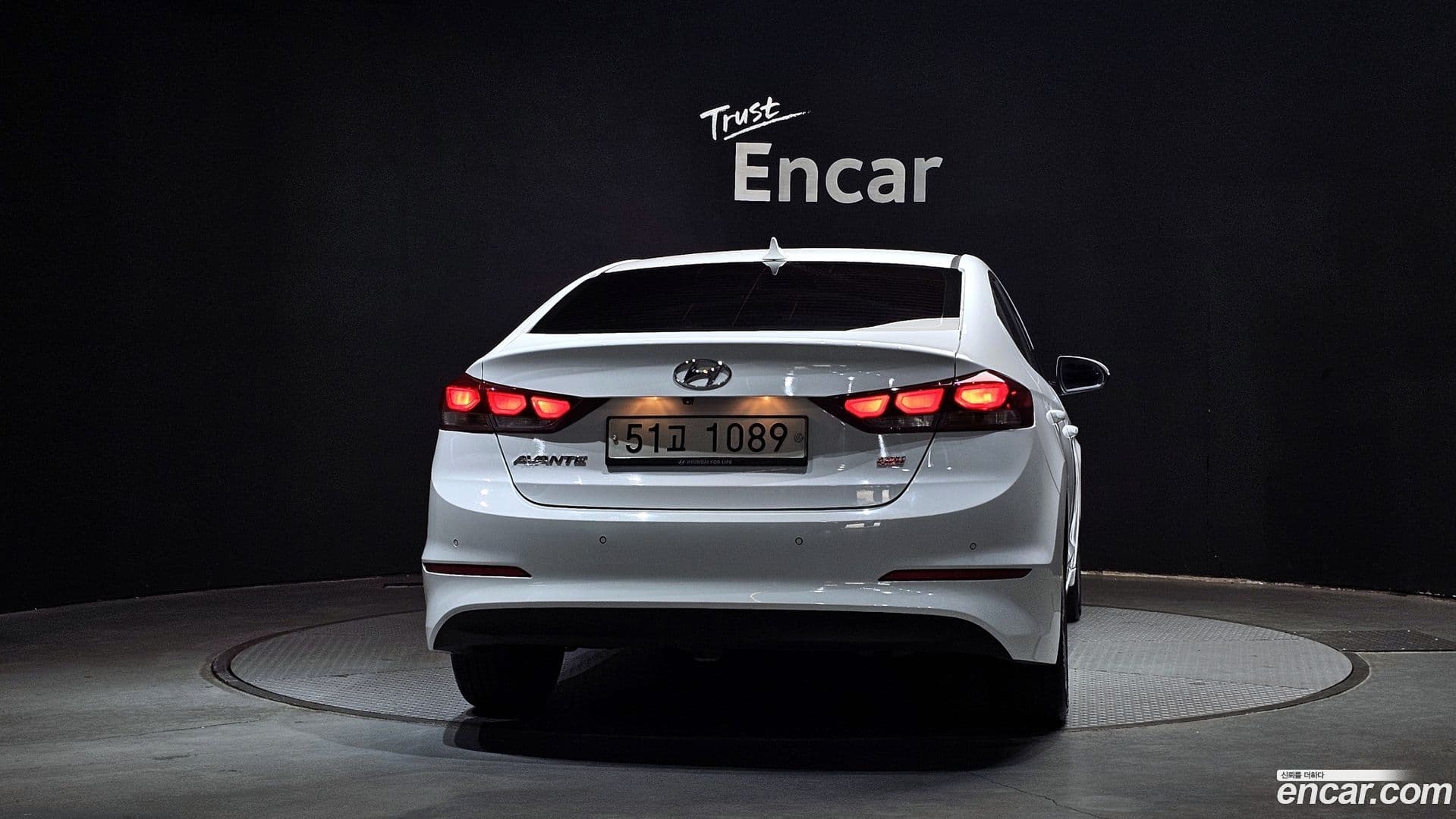 Main__Slider__Photo:AVANTE Hyundai 2017.1-3