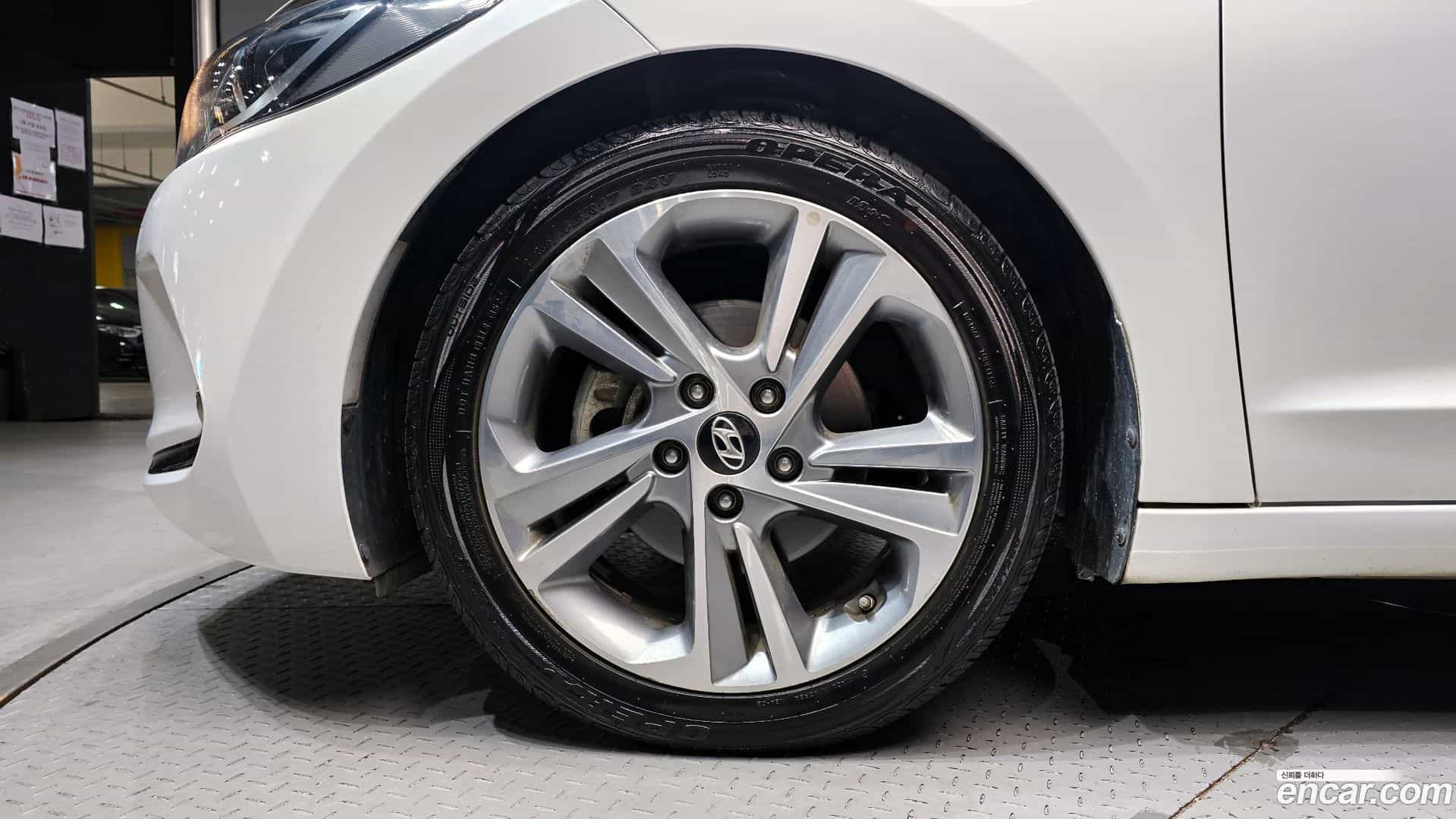 AVANTE Hyundai 2017.1-OUTER-005