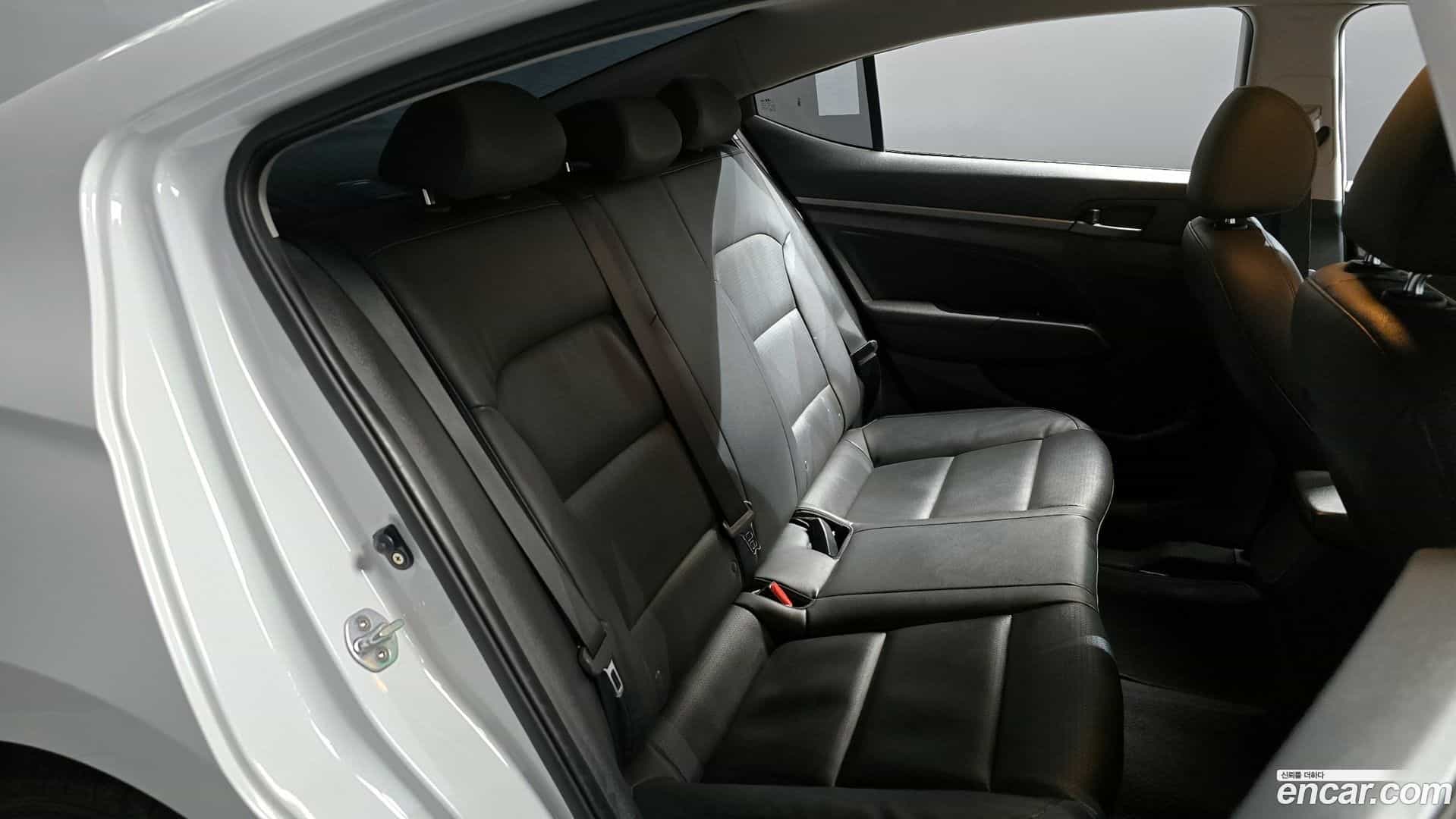 AVANTE Hyundai 2017.1-OPTION-016