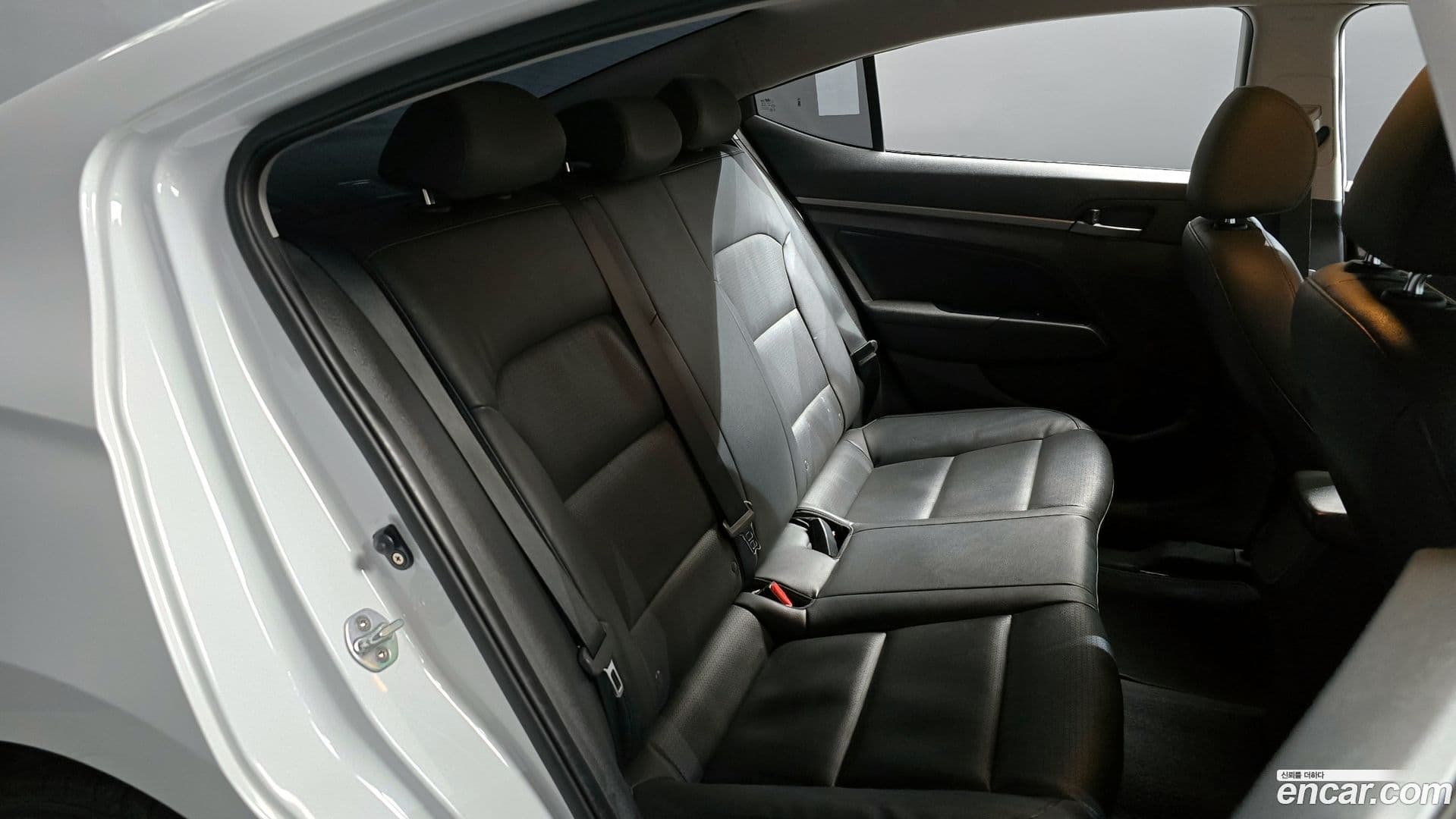 Main__Slider__Photo:AVANTE Hyundai 2017.1-11