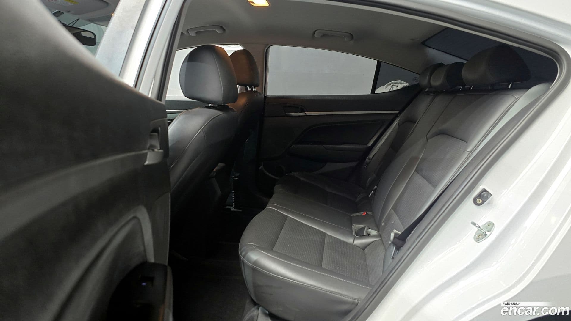 Main__Slider__Photo:AVANTE Hyundai 2017.1-12