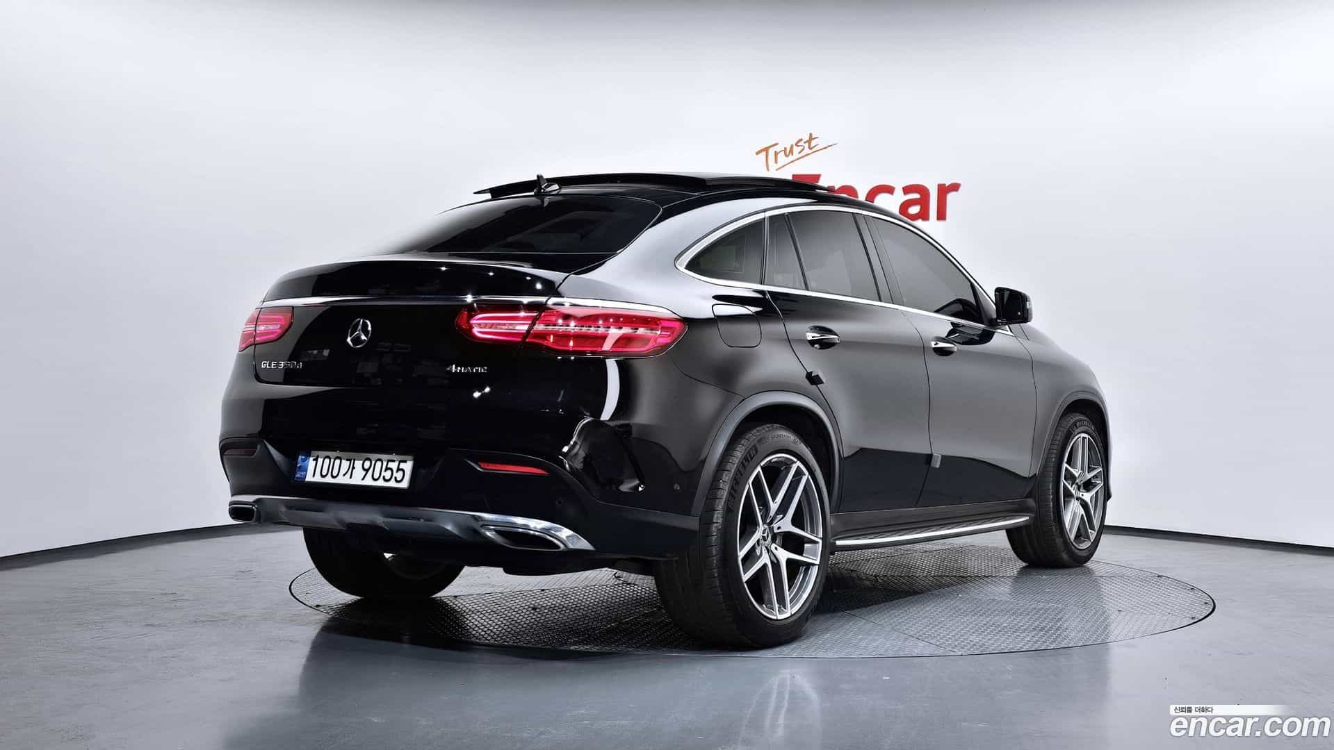 GLE-Class Mercedes-Benz 2018.8-OUTER-002