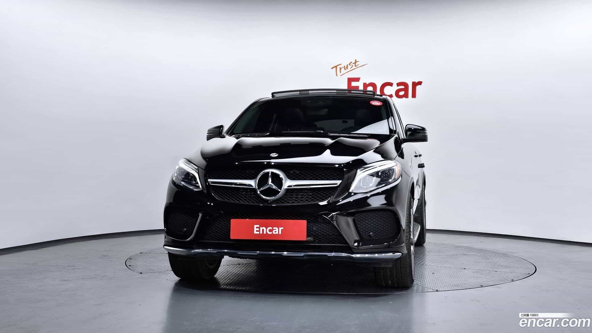 GLE-Class Mercedes-Benz 2018.8-OUTER-003