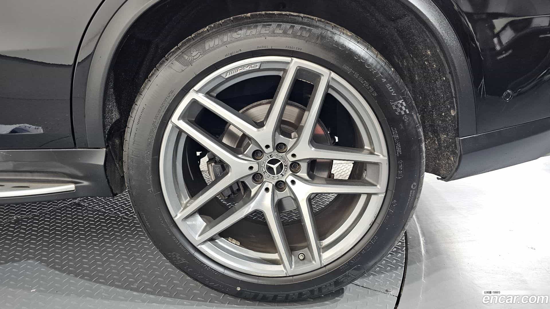 GLE-Class Mercedes-Benz 2018.8-OUTER-005