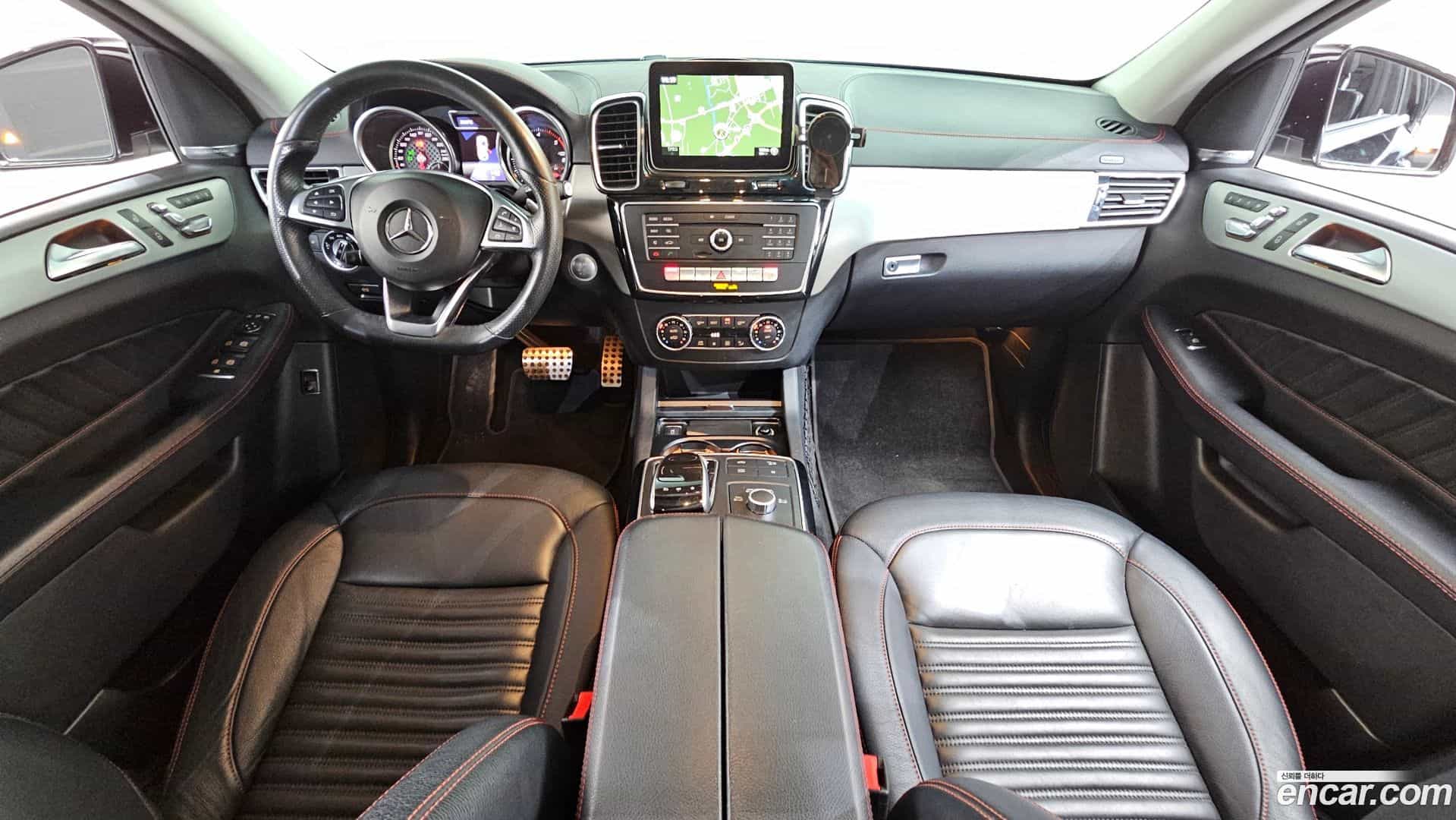 GLE-Class Mercedes-Benz 2018.8-INNER-007