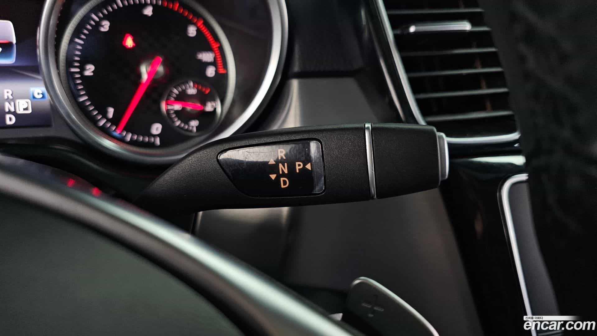 GLE-Class Mercedes-Benz 2018.8-INNER-009