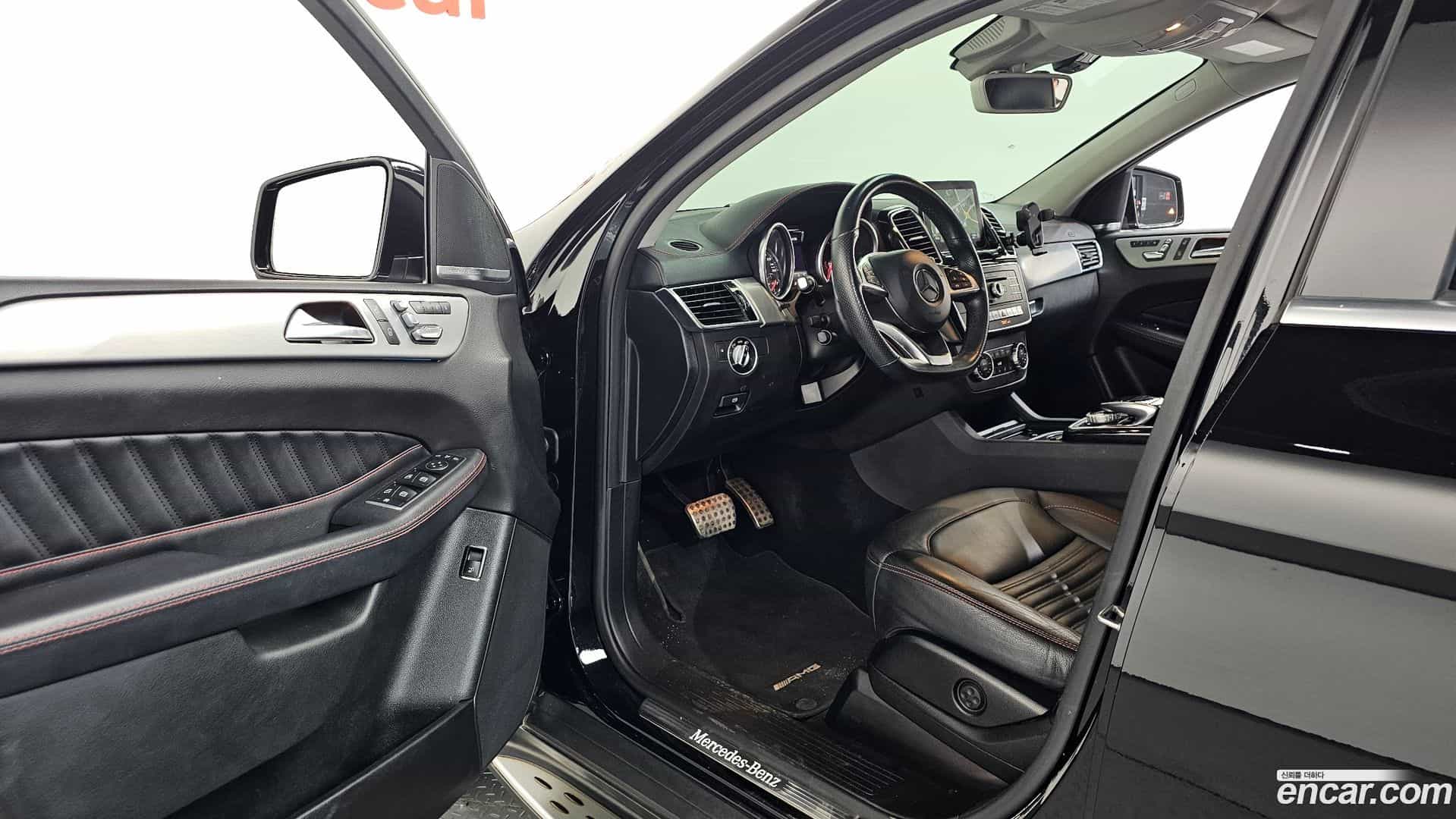 GLE-Class Mercedes-Benz 2018.8-INNER-010