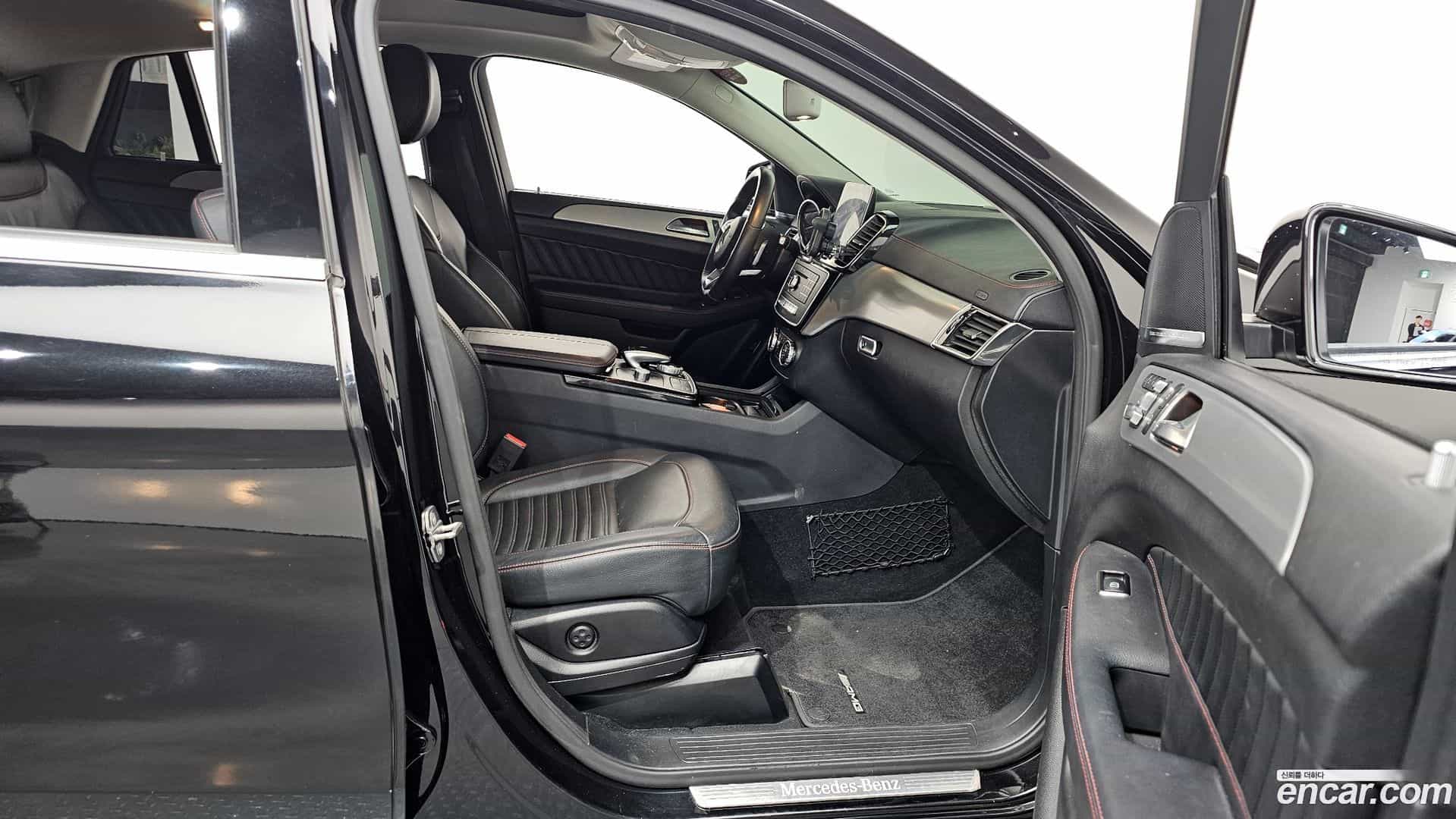 GLE-Class Mercedes-Benz 2018.8-OPTION-015