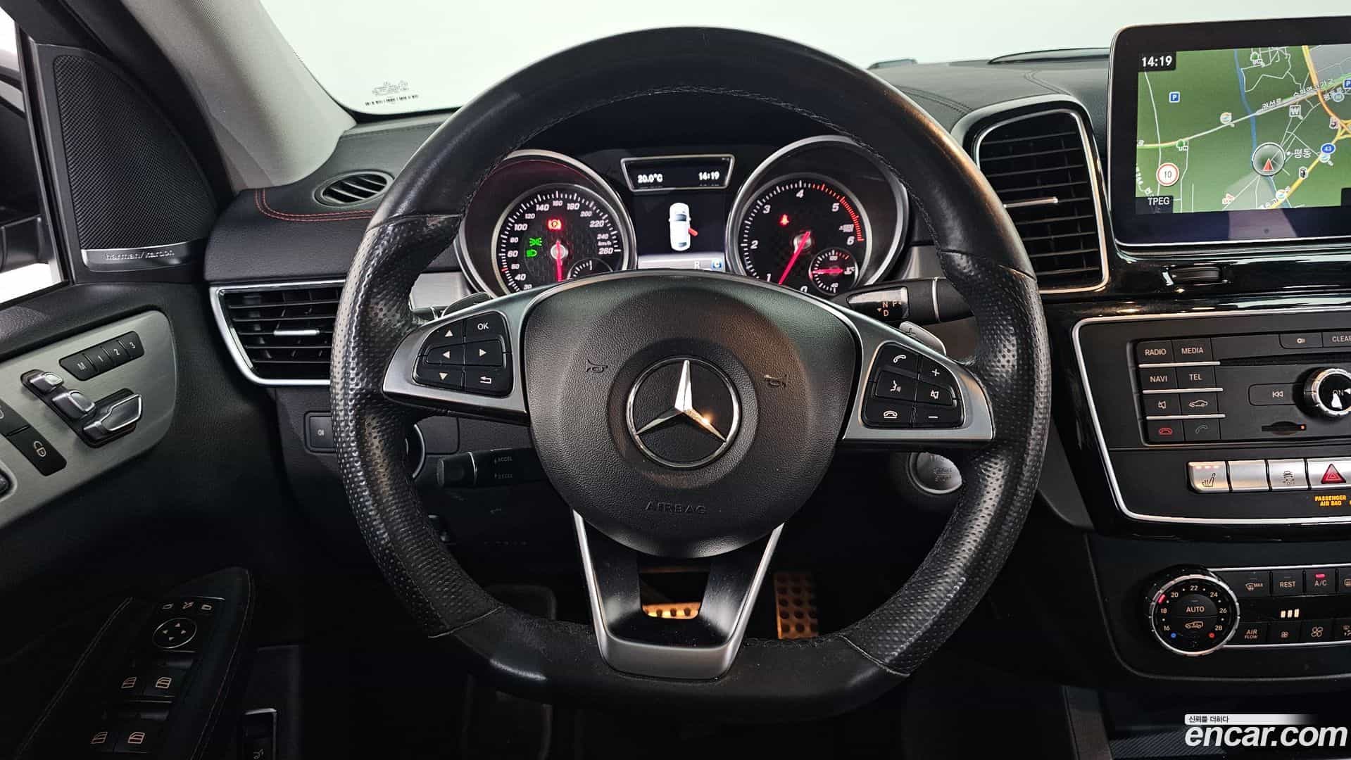GLE-Class Mercedes-Benz 2018.8-OPTION-017