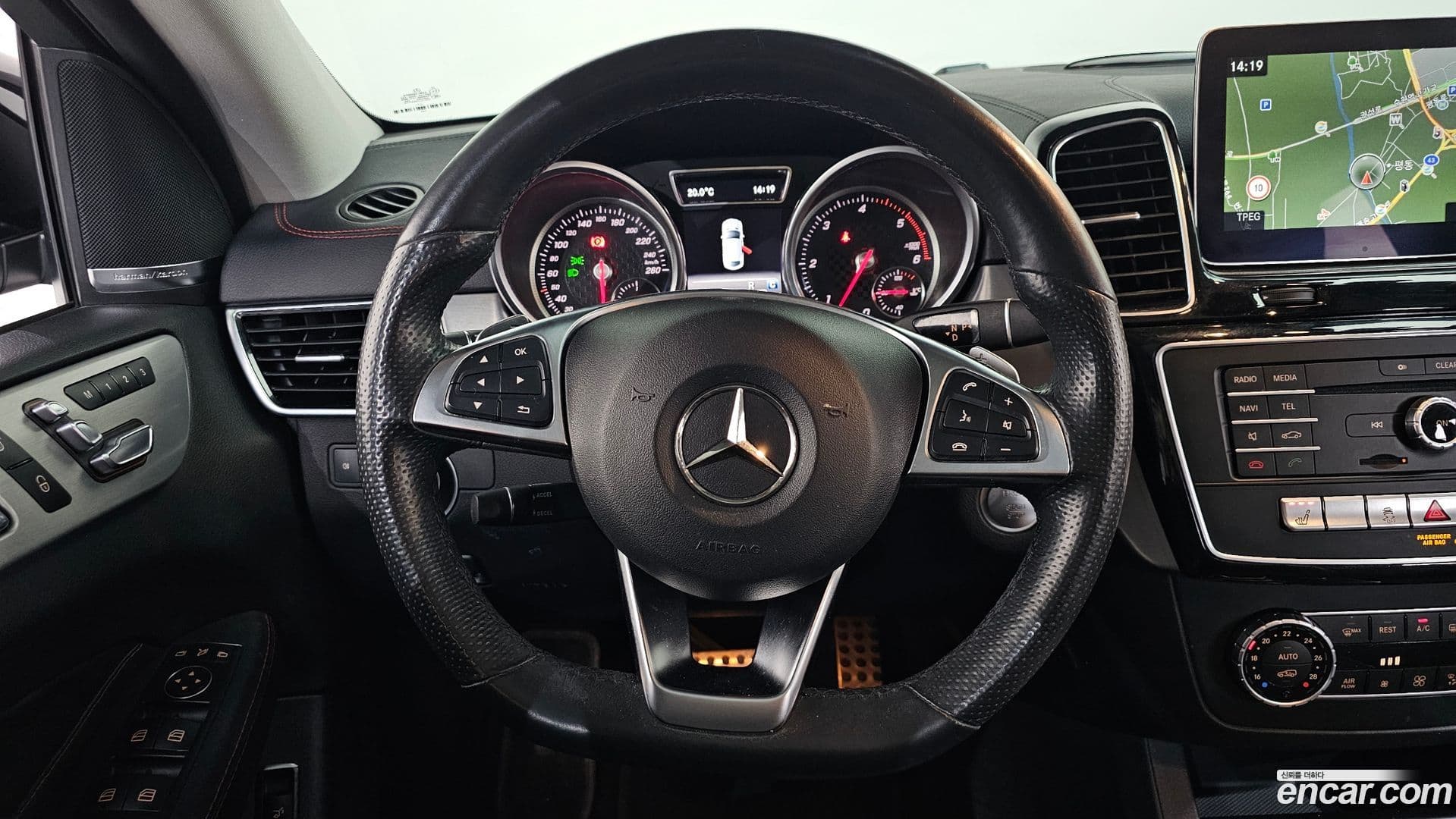 Main__Slider__Photo:GLE-Class Mercedes-Benz 2018.8-12