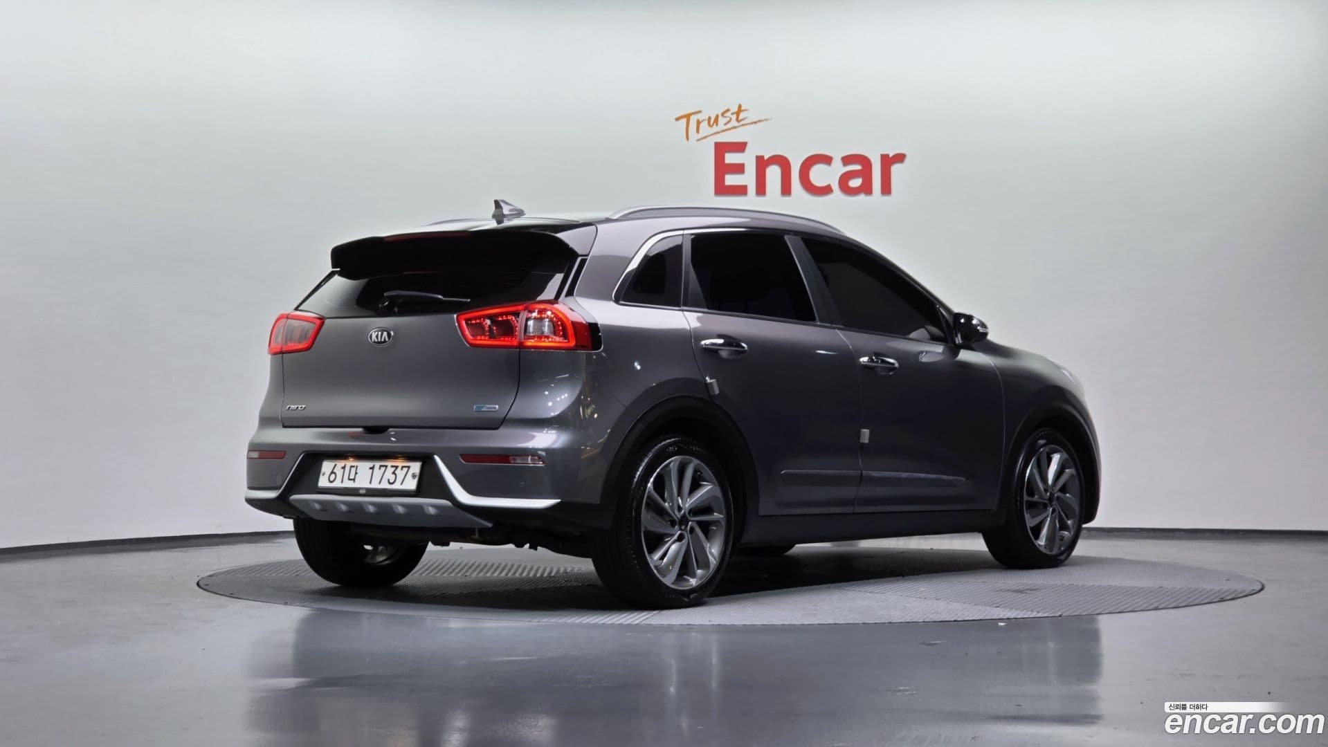 Main__Slider__Photo:Niro Kia 2017.7-1