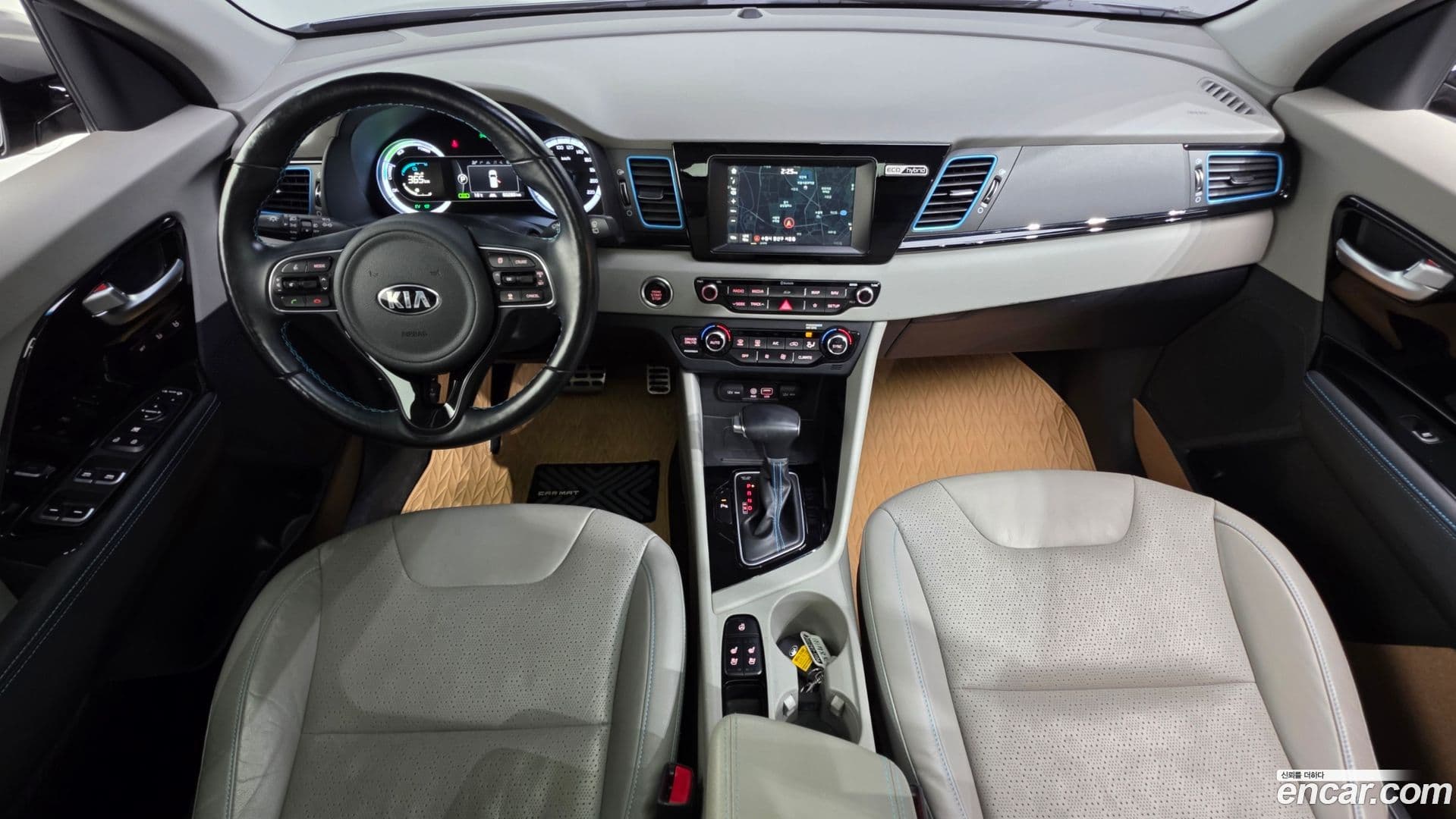 Main__Slider__Photo:Niro Kia 2017.7-6