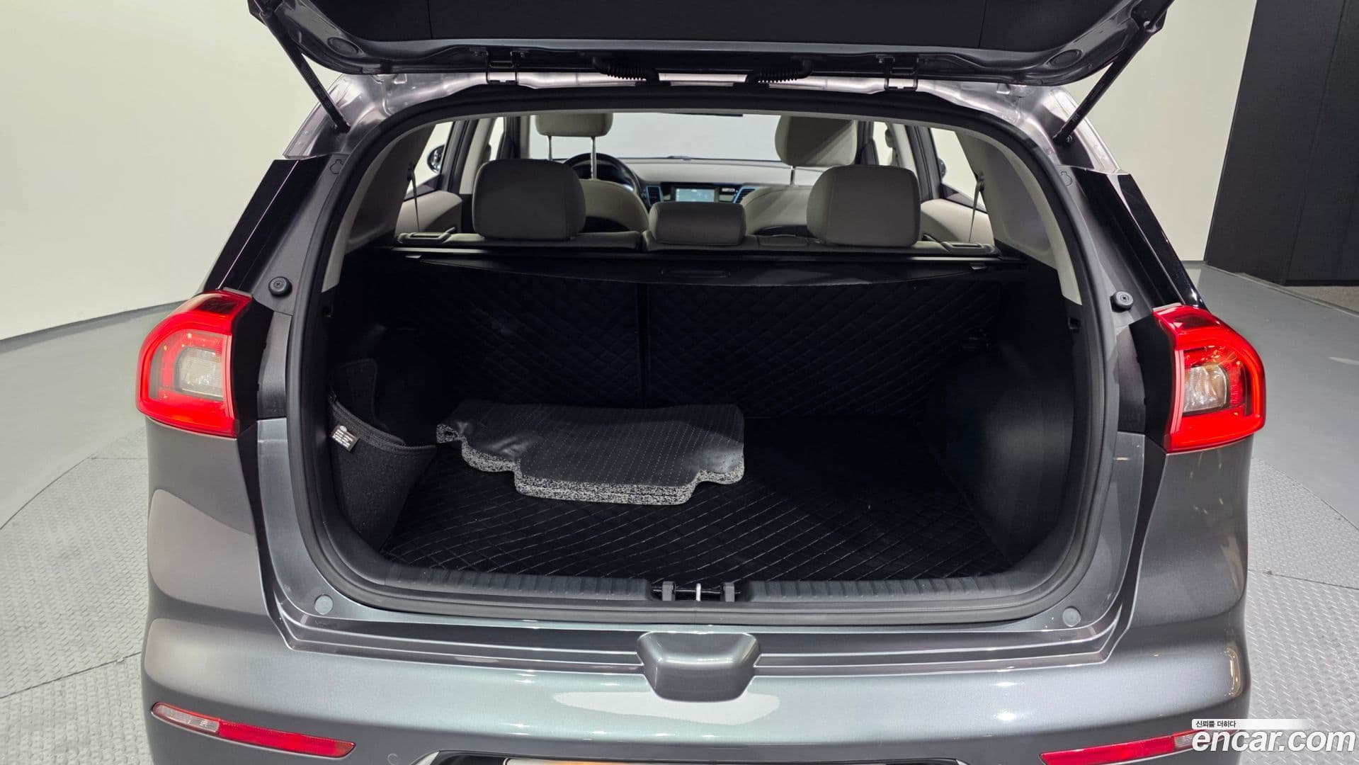 Main__Slider__Photo:Niro Kia 2017.7-19