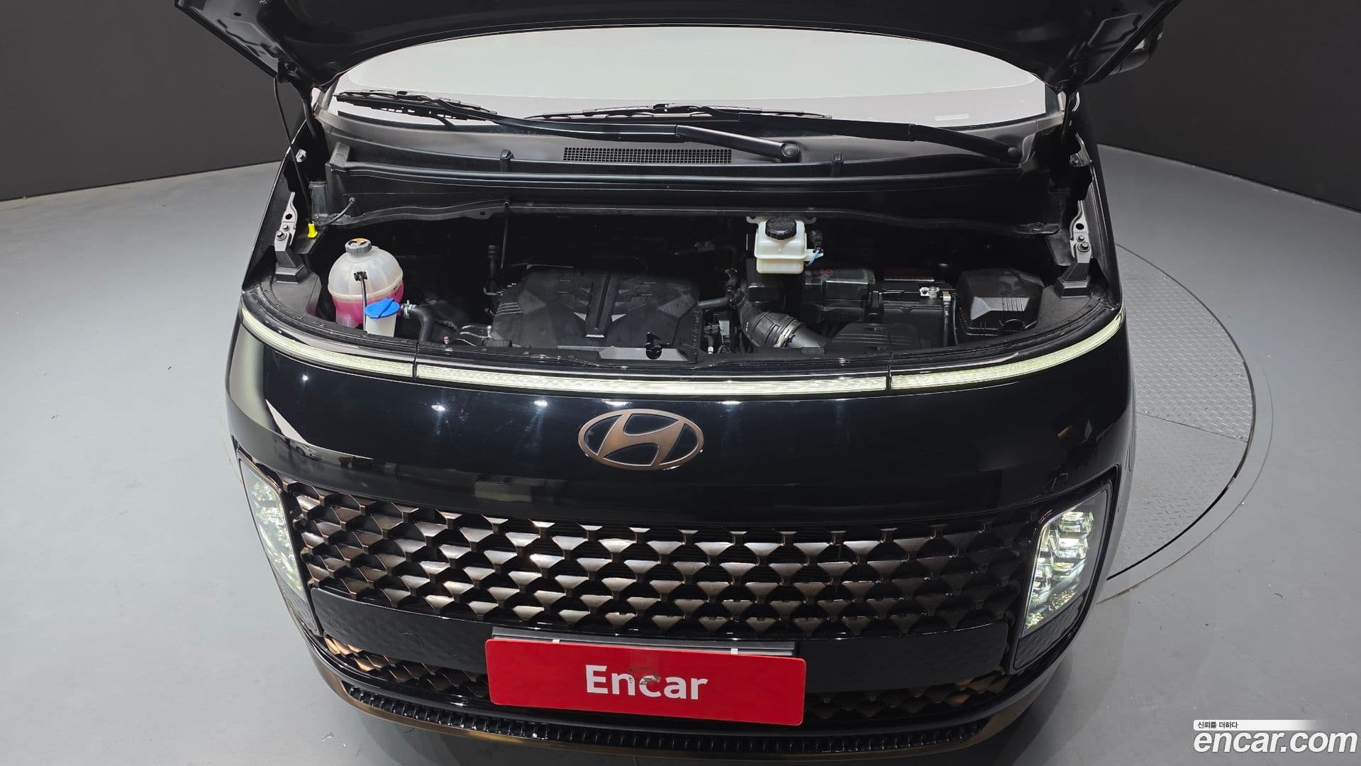 Main__Slider__Photo:Staria Hyundai 2024.2-5