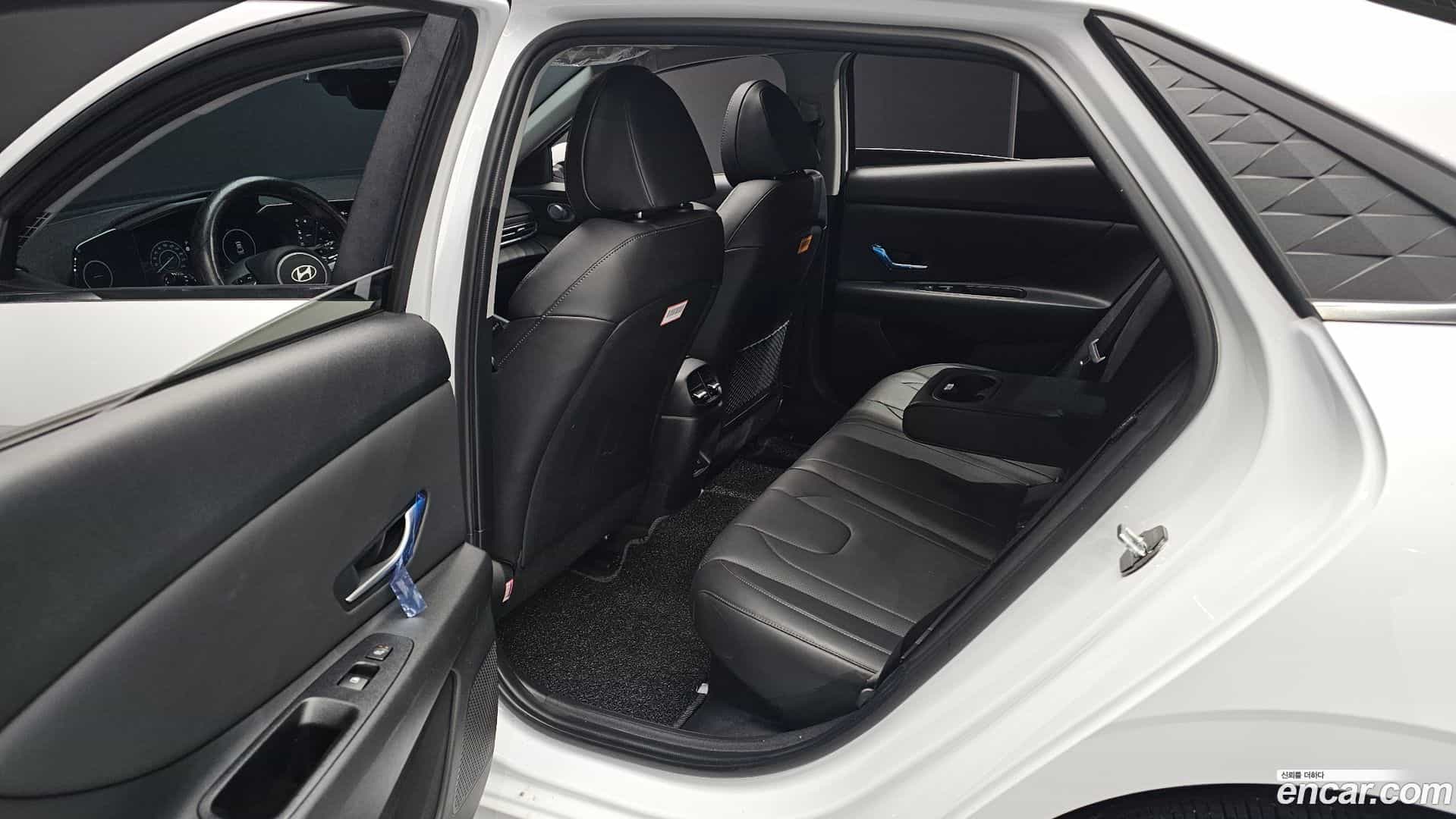 AVANTE Hyundai 2023.4-OPTION-016