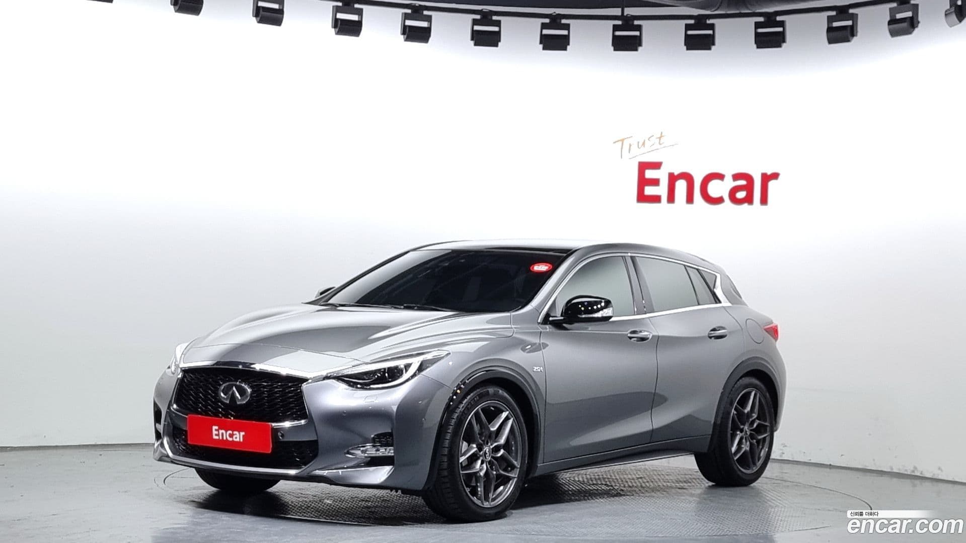 Main__Slider__Photo:Q30 Infiniti 2019.3-0