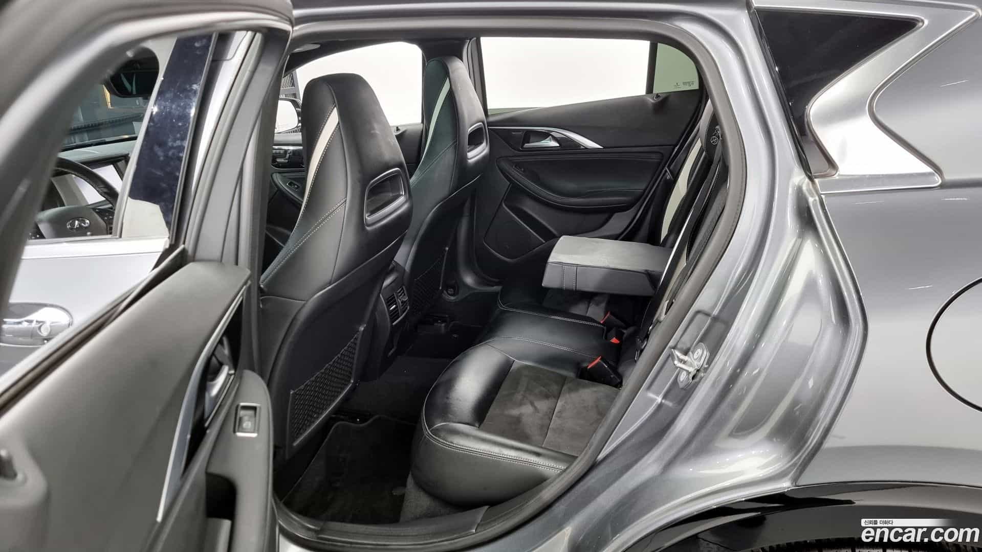 Q30 Infiniti 2019.3-OPTION-015