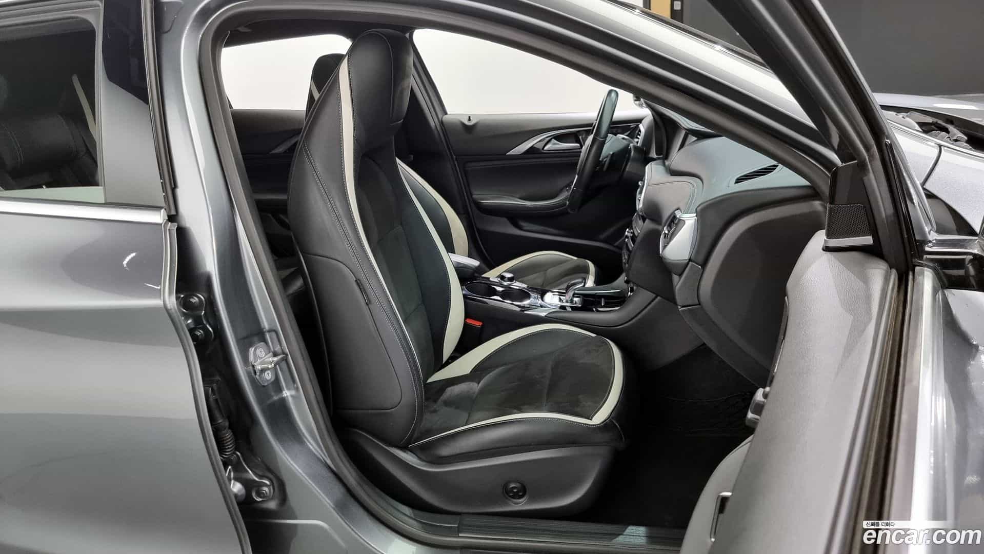 Q30 Infiniti 2019.3-OPTION-016