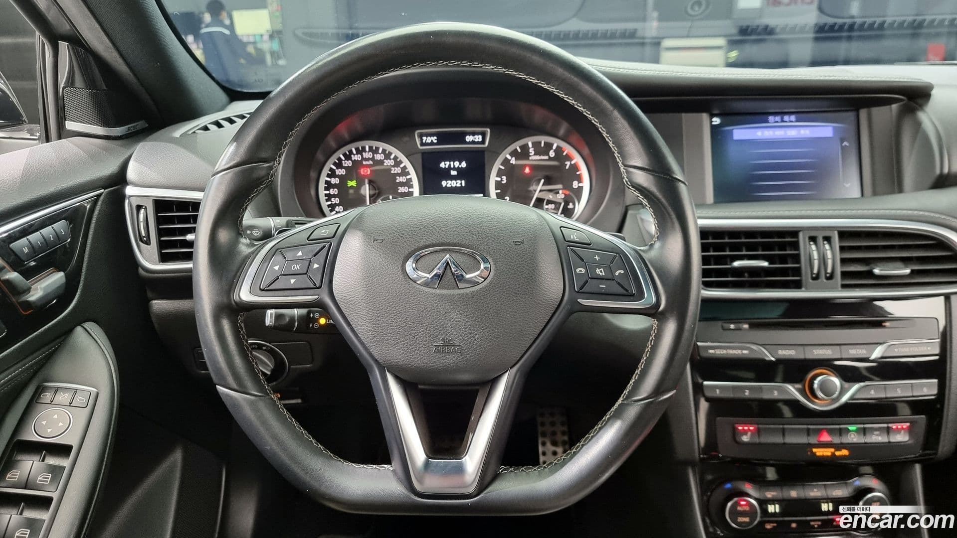 Main__Slider__Photo:Q30 Infiniti 2019.3-12