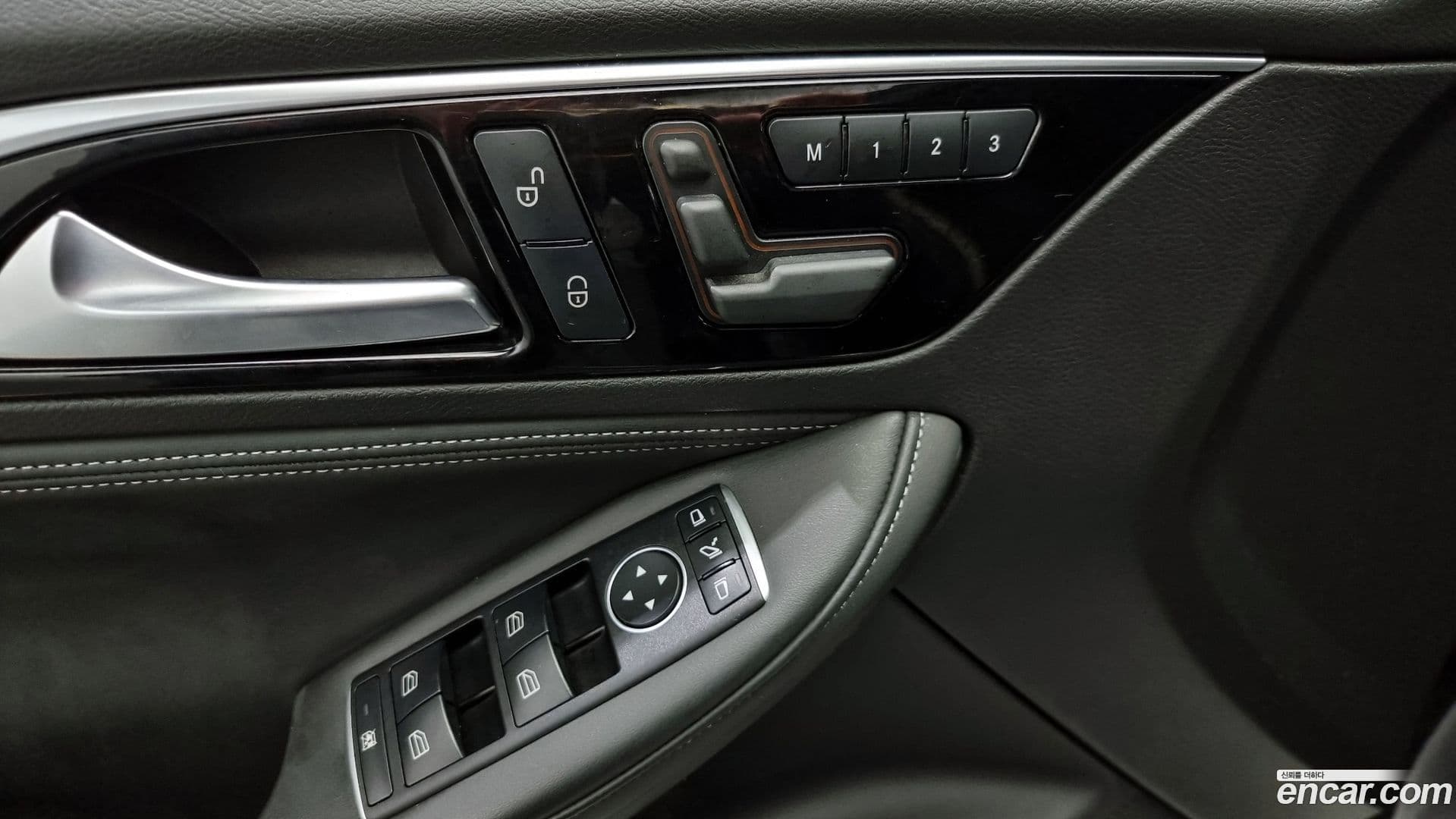 Main__Slider__Photo:Q30 Infiniti 2019.3-13