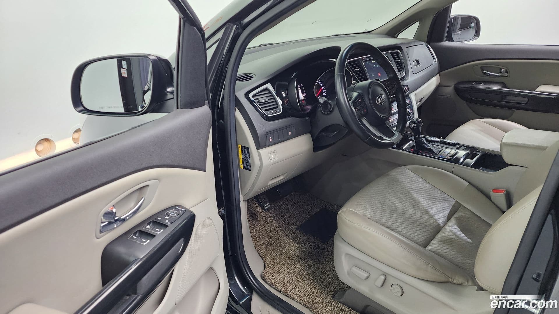 Main__Slider__Photo:Canival Kia 2016.5-10