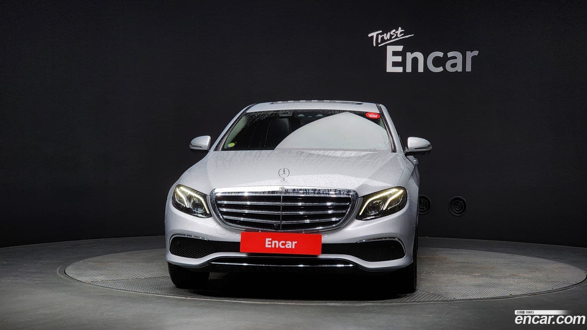 Main__Slider__Photo:E-Class Mercedes-Benz 2017.10-2