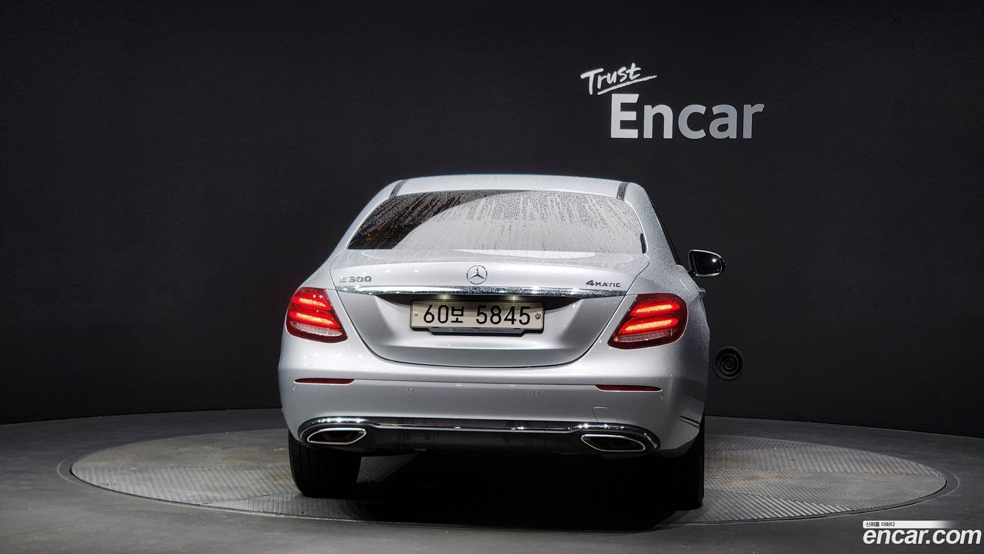 Main__Slider__Photo:E-Class Mercedes-Benz 2017.10-3