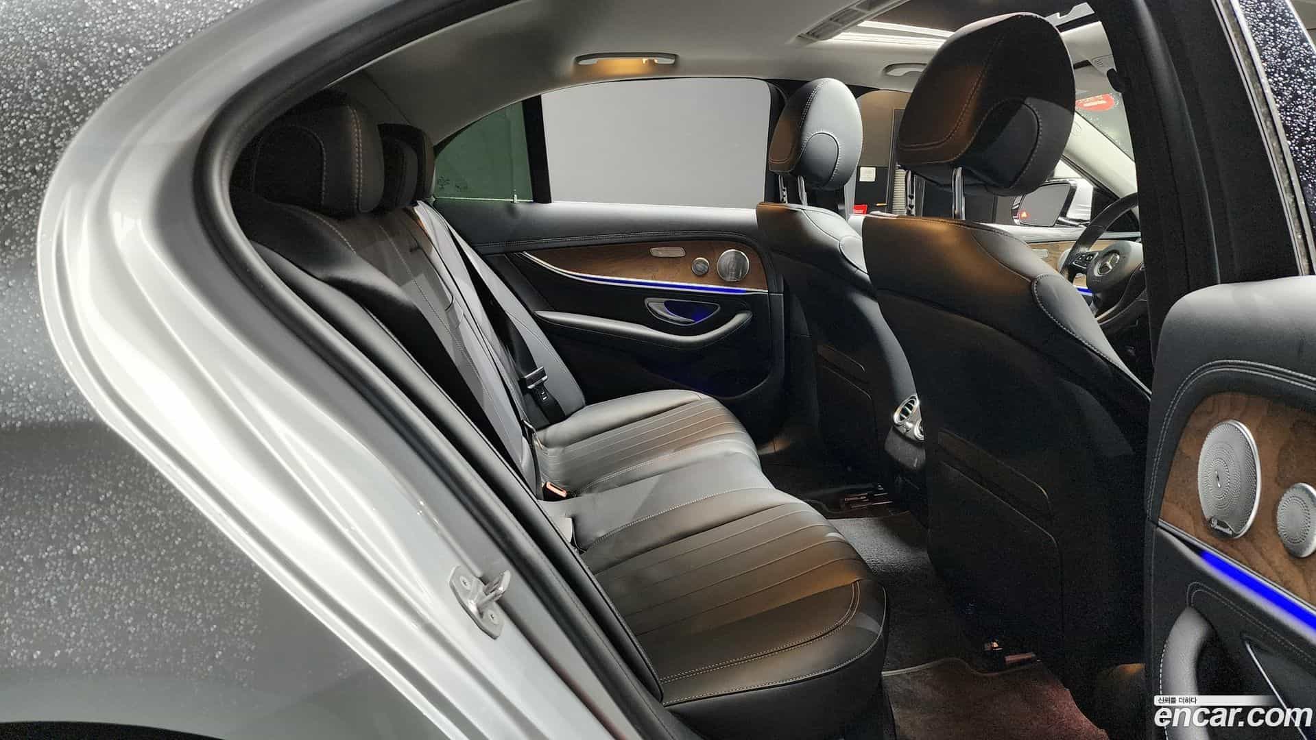 E-Class Mercedes-Benz 2017.10-OPTION-016