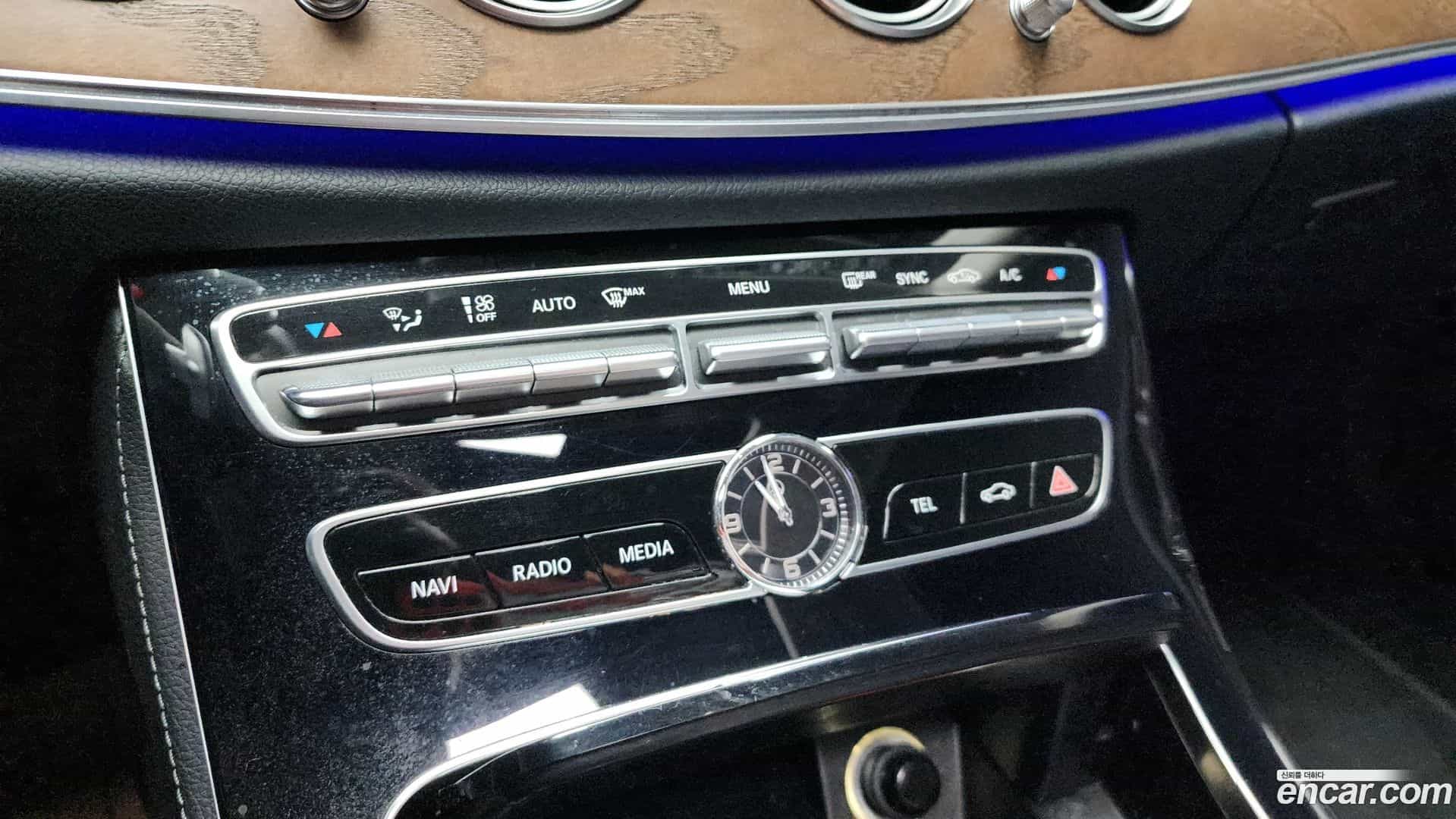 E-Class Mercedes-Benz 2017.10-OPTION-020