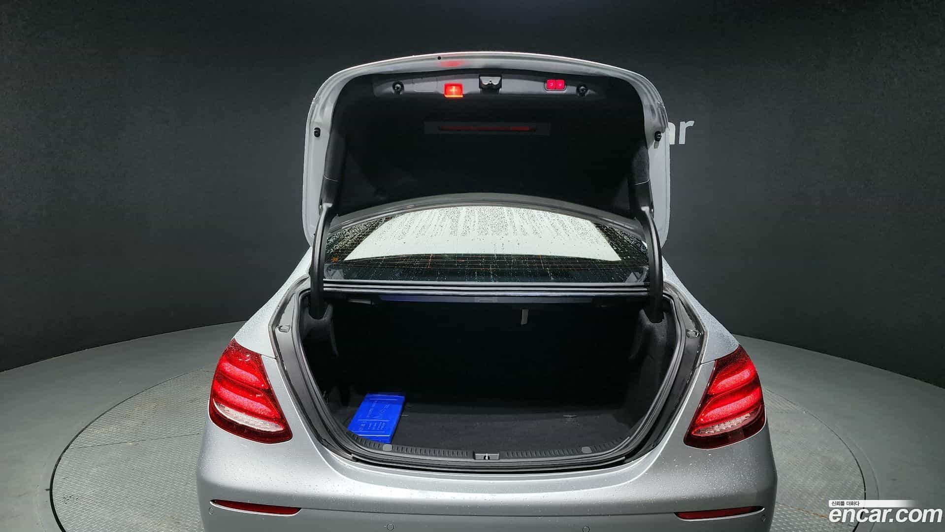 E-Class Mercedes-Benz 2017.10-OPTION-024