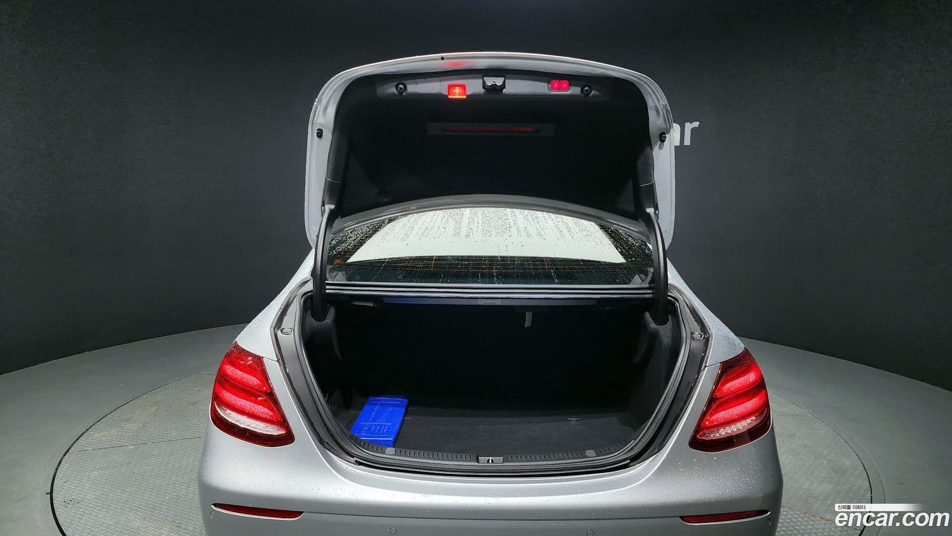 Main__Slider__Photo:E-Class Mercedes-Benz 2017.10-19