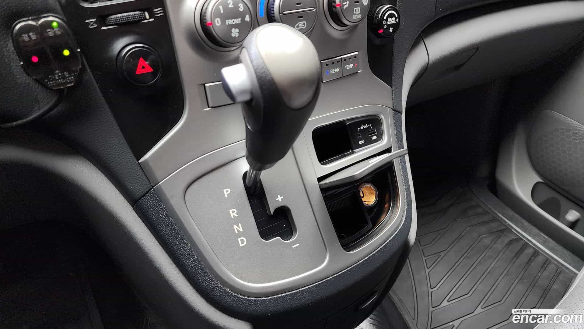 Starex Hyundai 2014.1-INNER-009