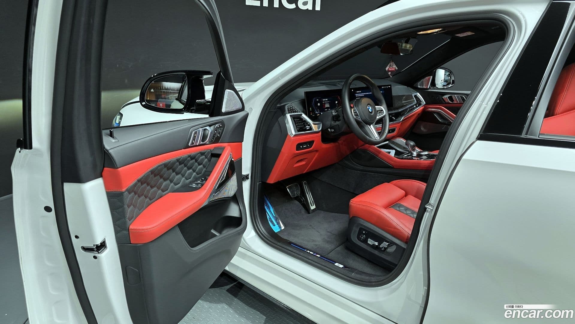 Main__Slider__Photo:X6M BMW 2024.6-9