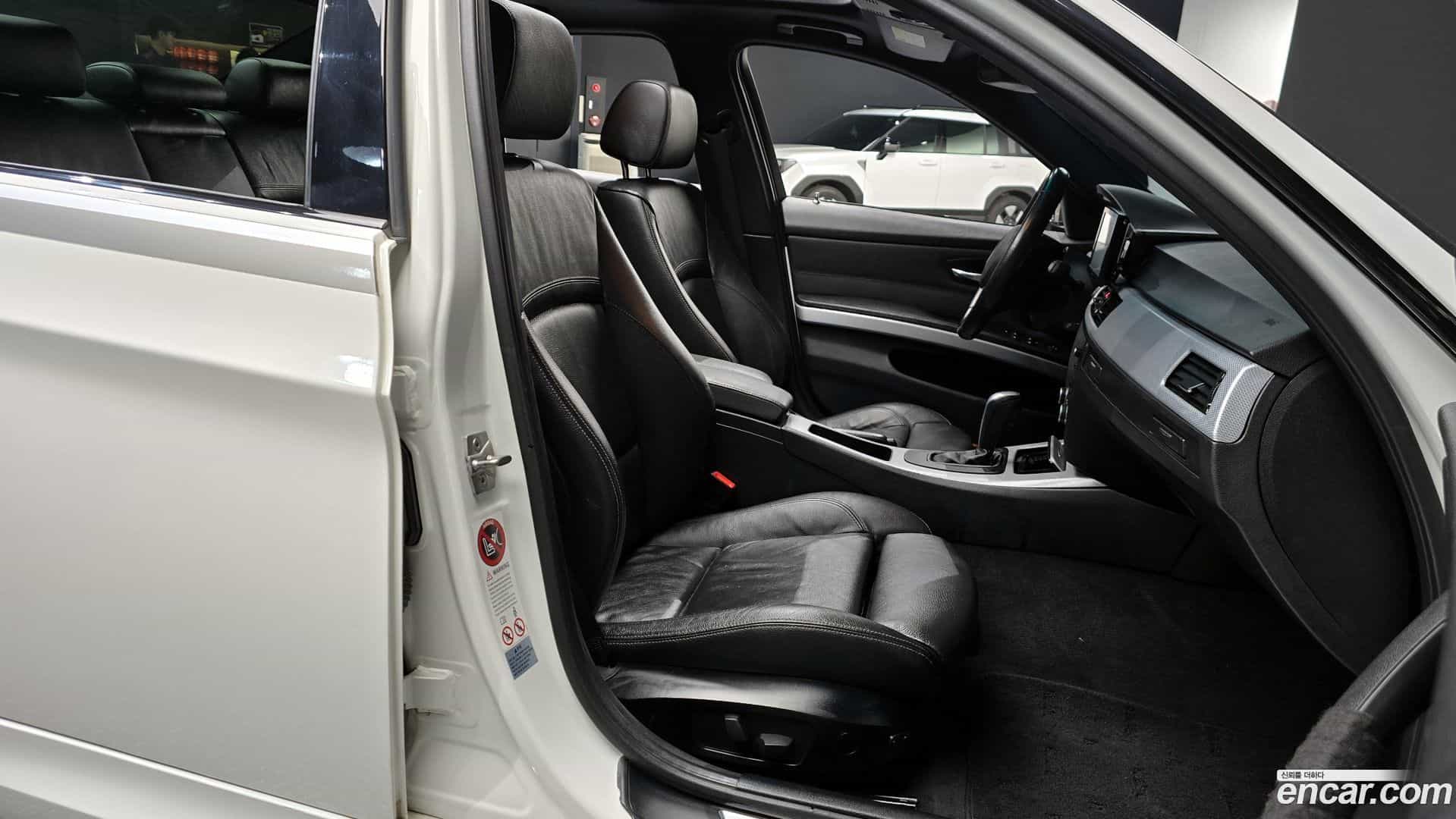 3-Series BMW 2011.2-INNER-010