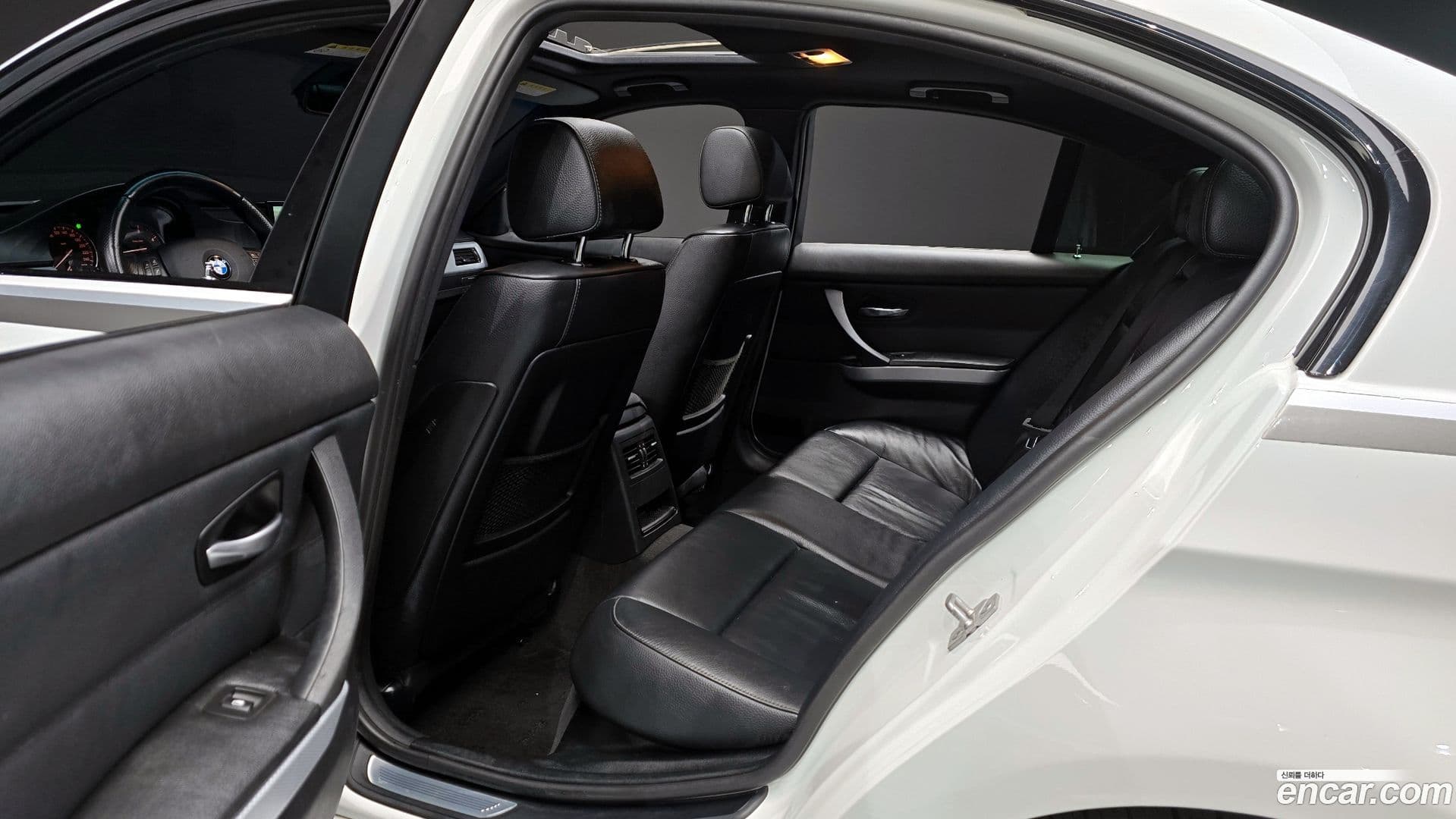 Main__Slider__Photo:3-Series BMW 2011.2-11