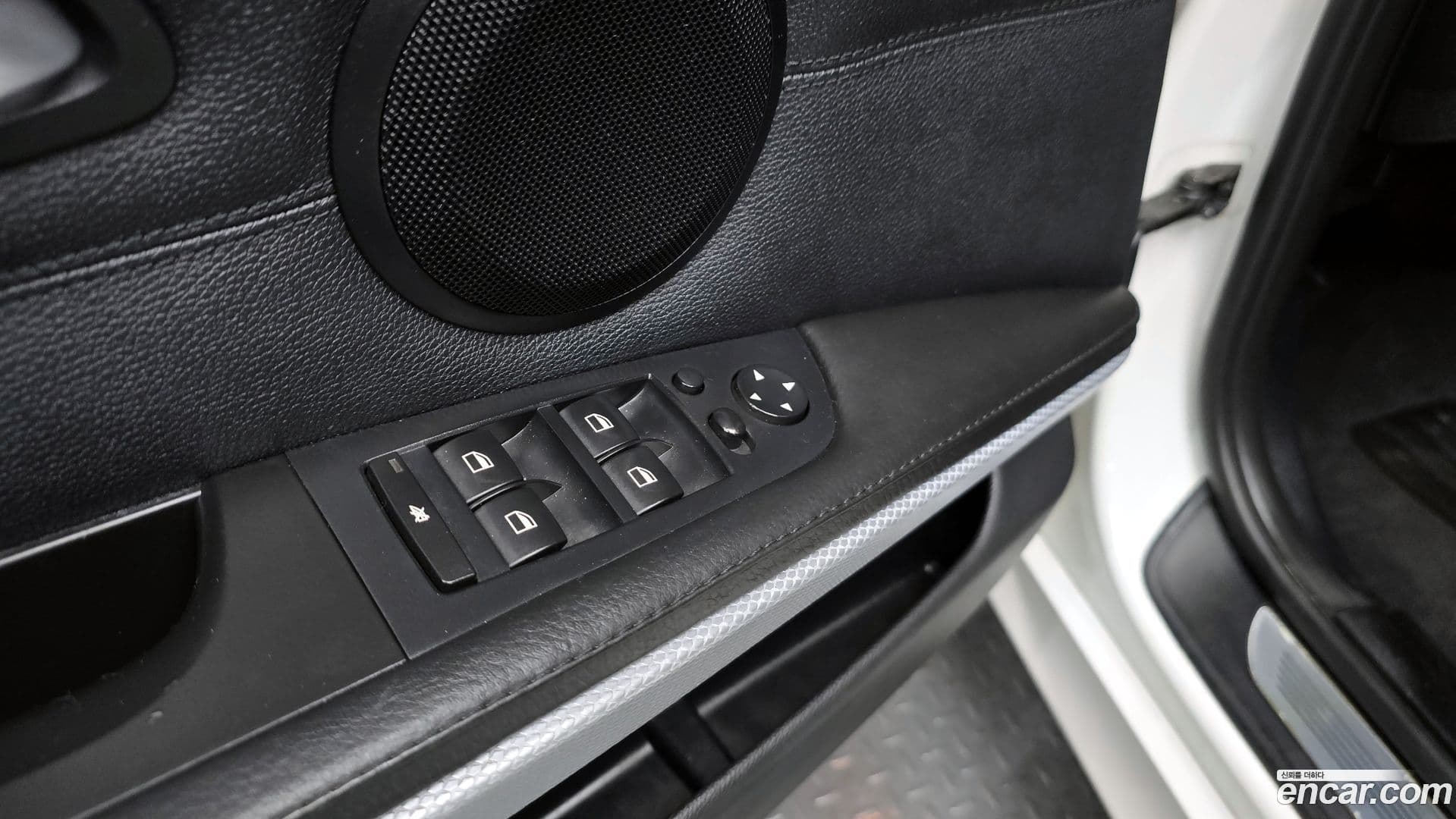 Main__Slider__Photo:3-Series BMW 2011.2-16