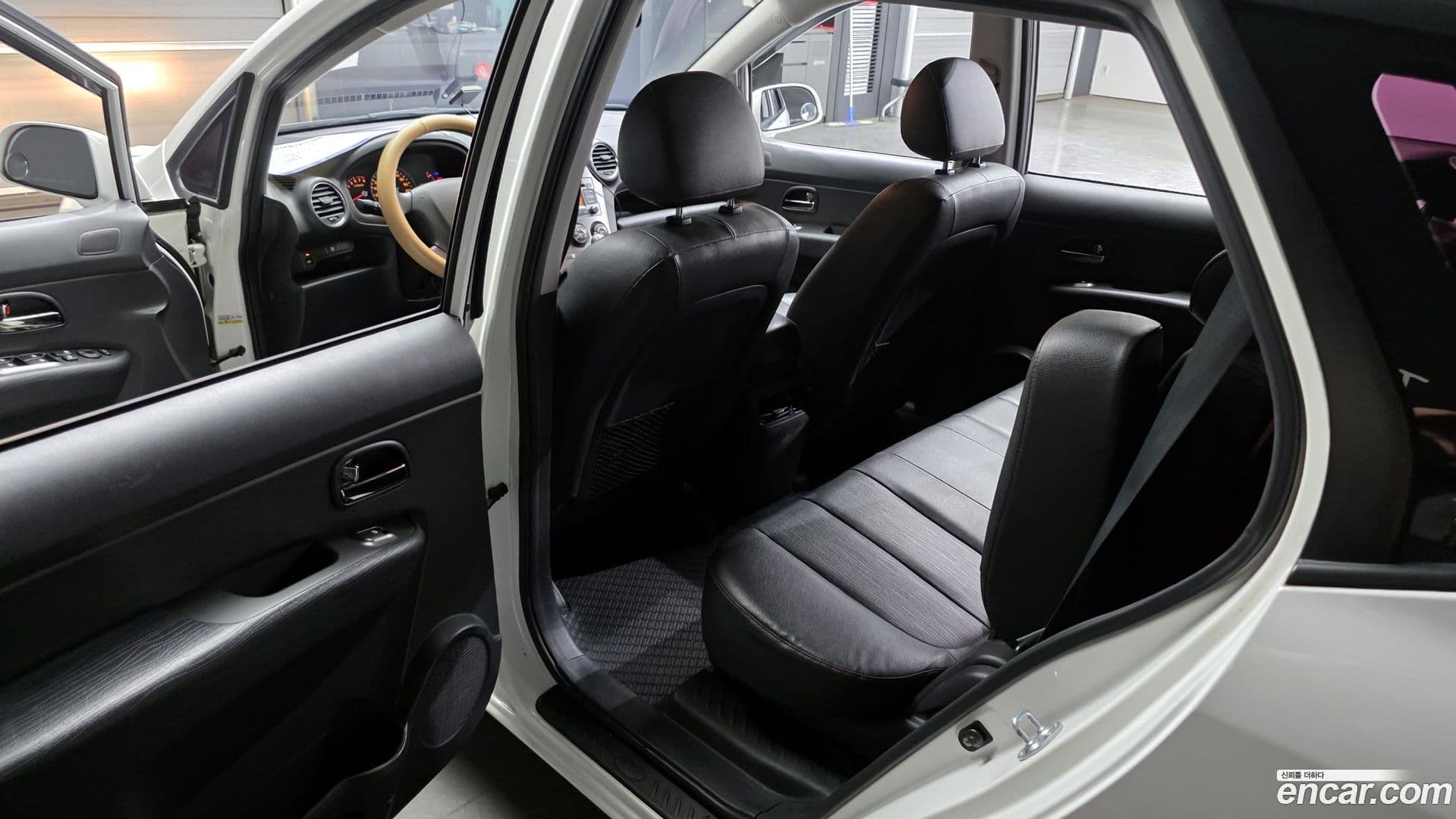 Main__Slider__Photo:Carens Kia 2013.1-10