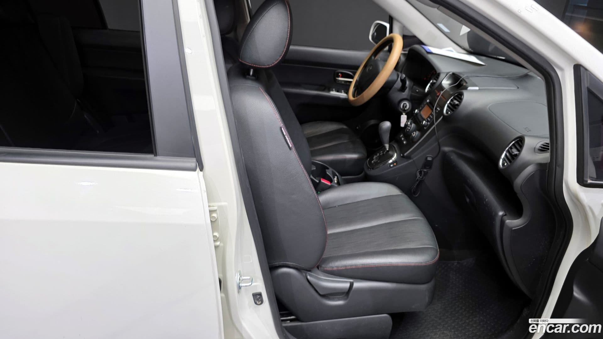 Main__Slider__Photo:Carens Kia 2013.1-11