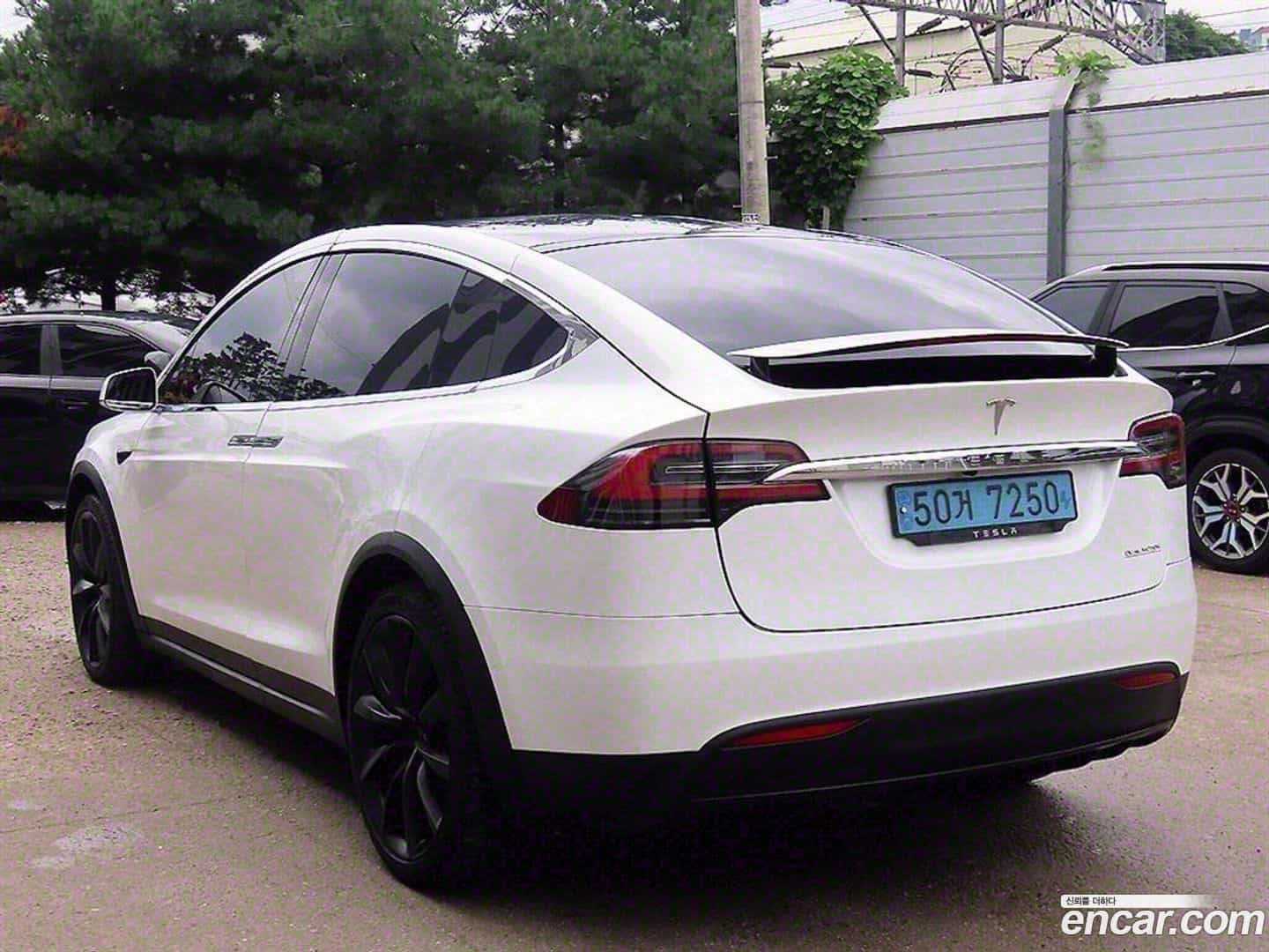 Model X Tesla 2019.8-OUTER-003