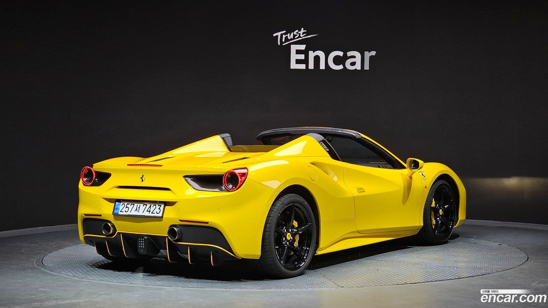 Main__Slider__Photo:488 Ferrari 2016.6-1