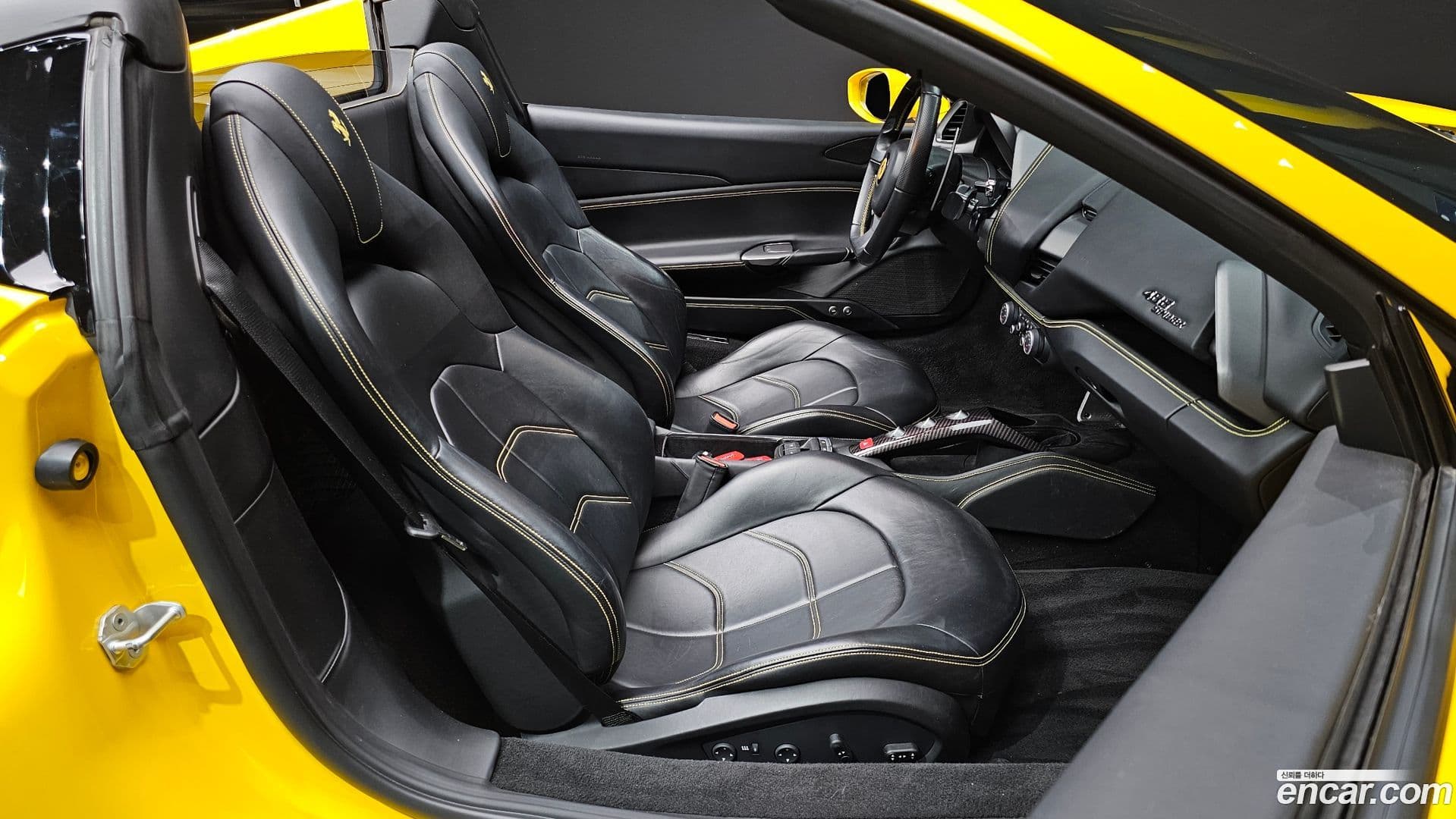 Main__Slider__Photo:488 Ferrari 2016.6-9