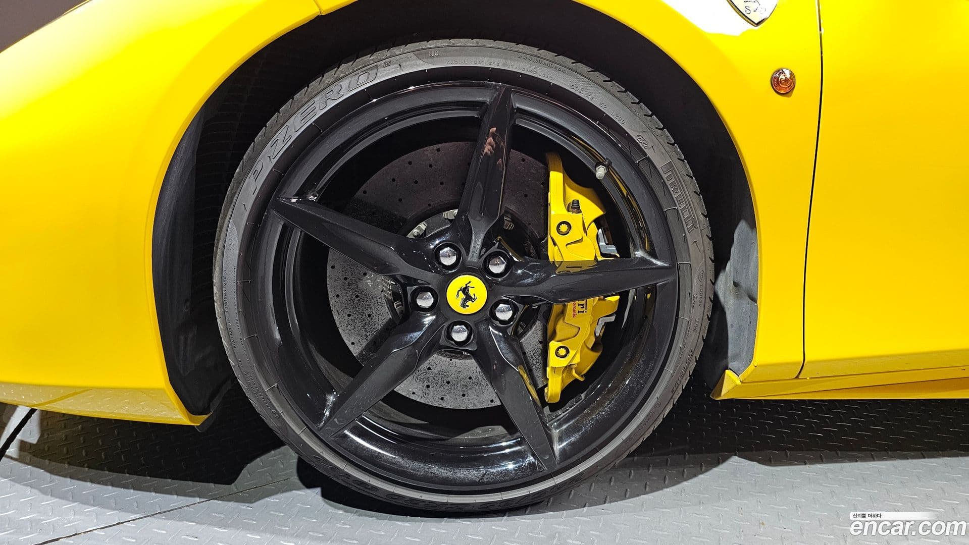 Main__Slider__Photo:488 Ferrari 2016.6-18