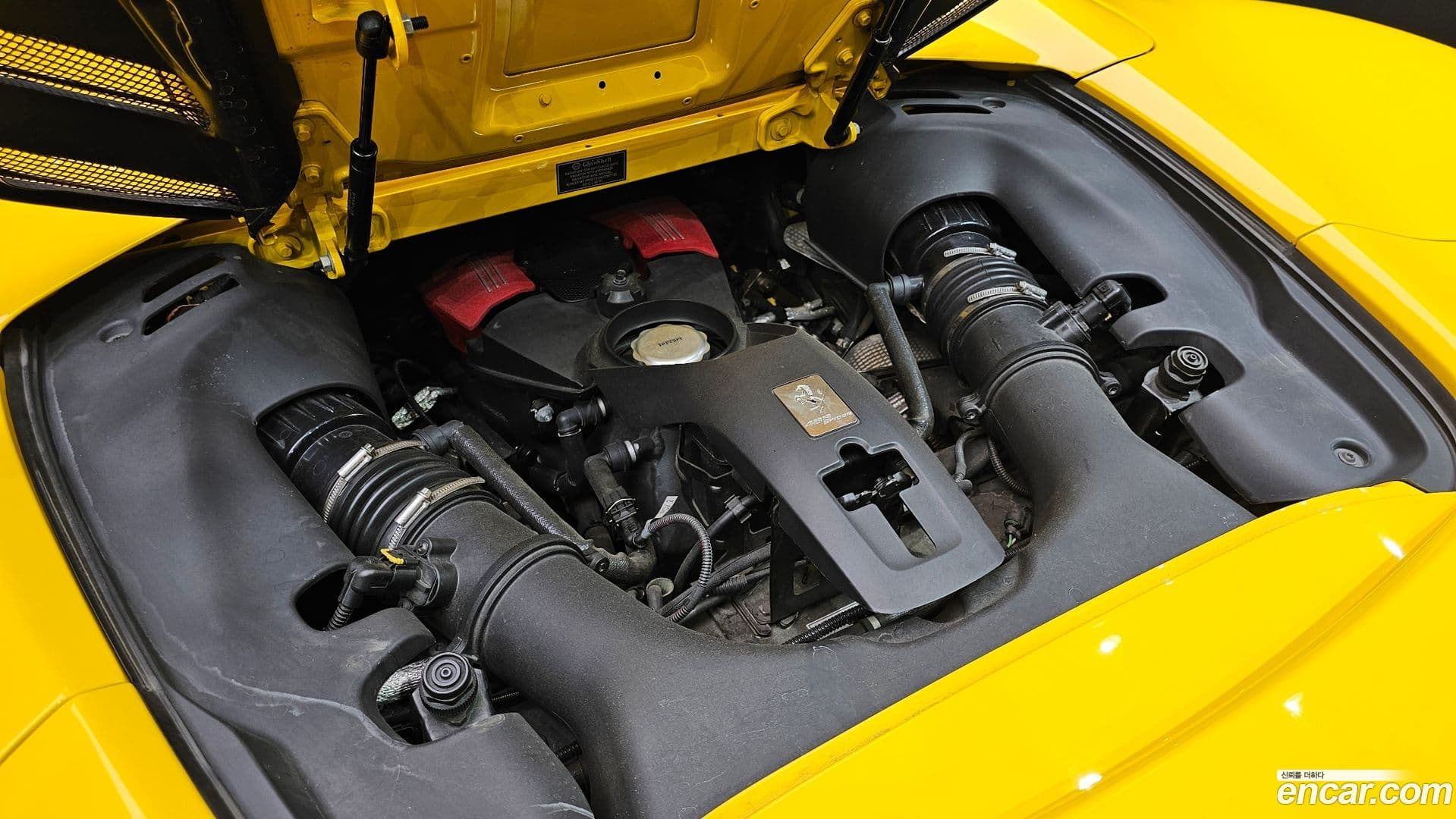 Main__Slider__Photo:488 Ferrari 2016.6-19