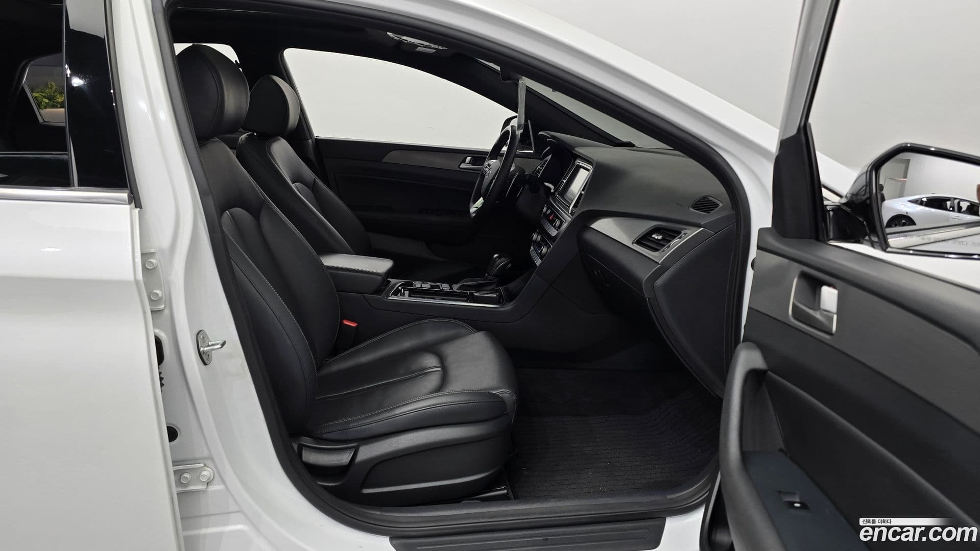 Main__Slider__Photo:Sonata Hyundai 2018.1-10