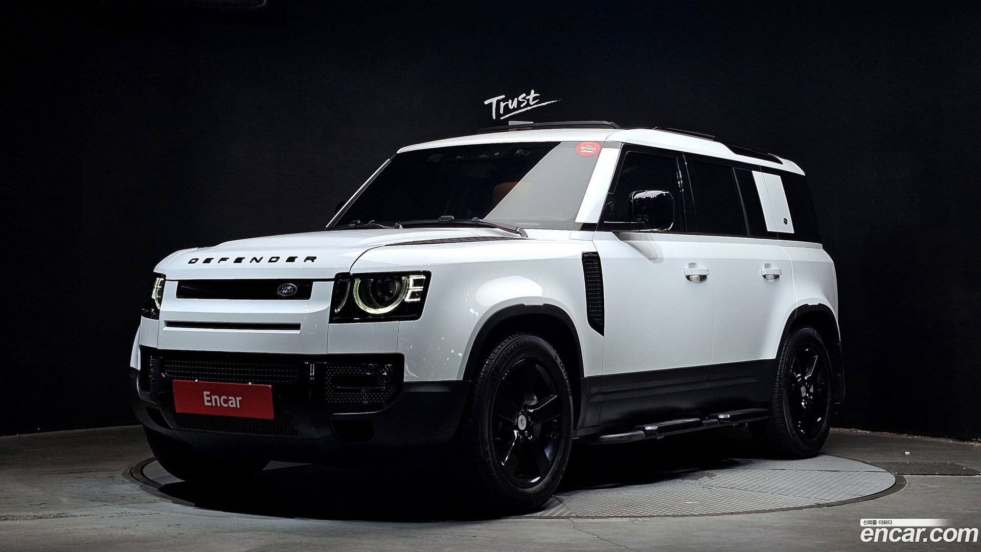 Main__Slider__Photo:Defender Land Rover 2023.3-0